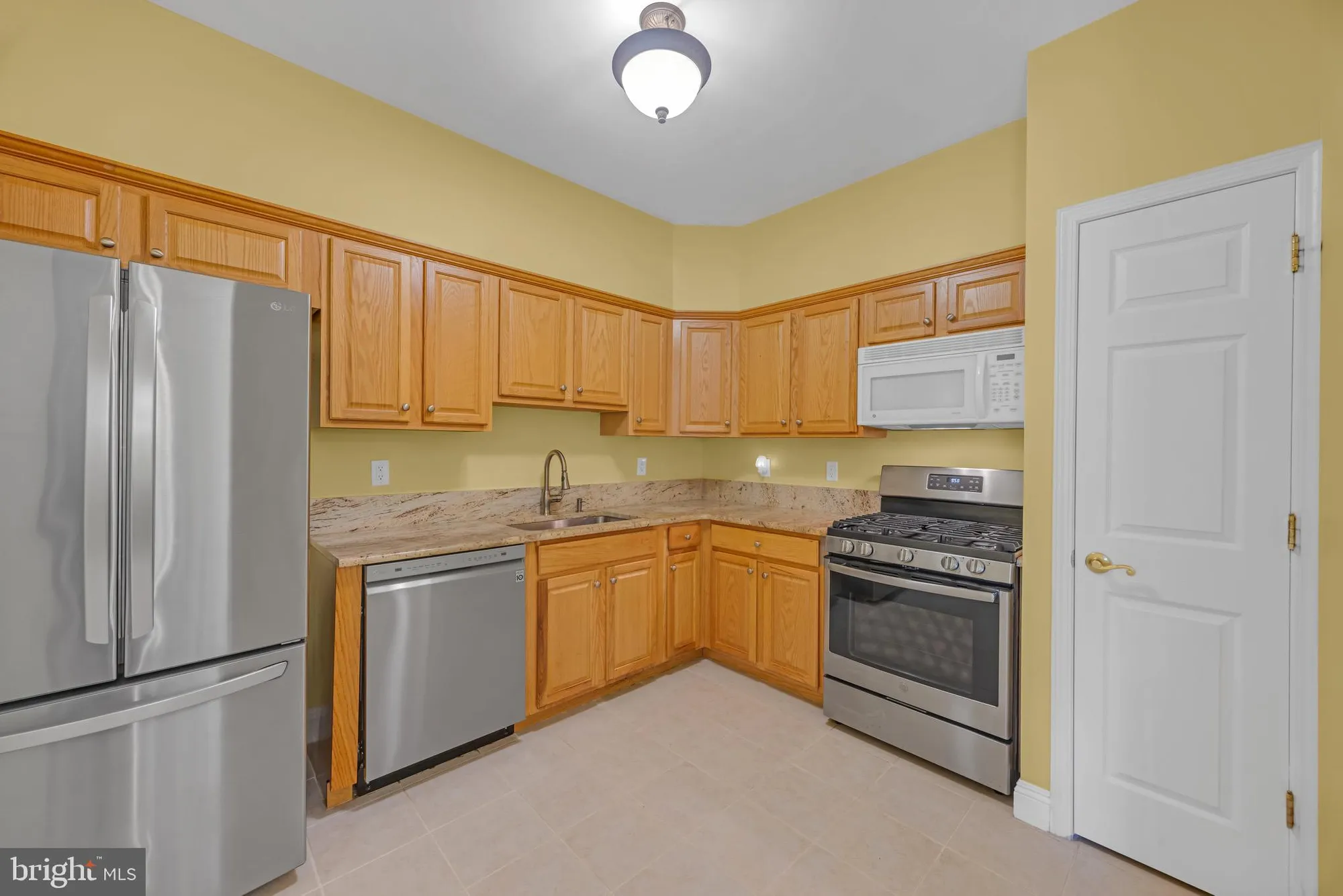 Property Slideshow image 5 of 27 | 540 cranbury rd 410, East Brunswick, NJ, 08816