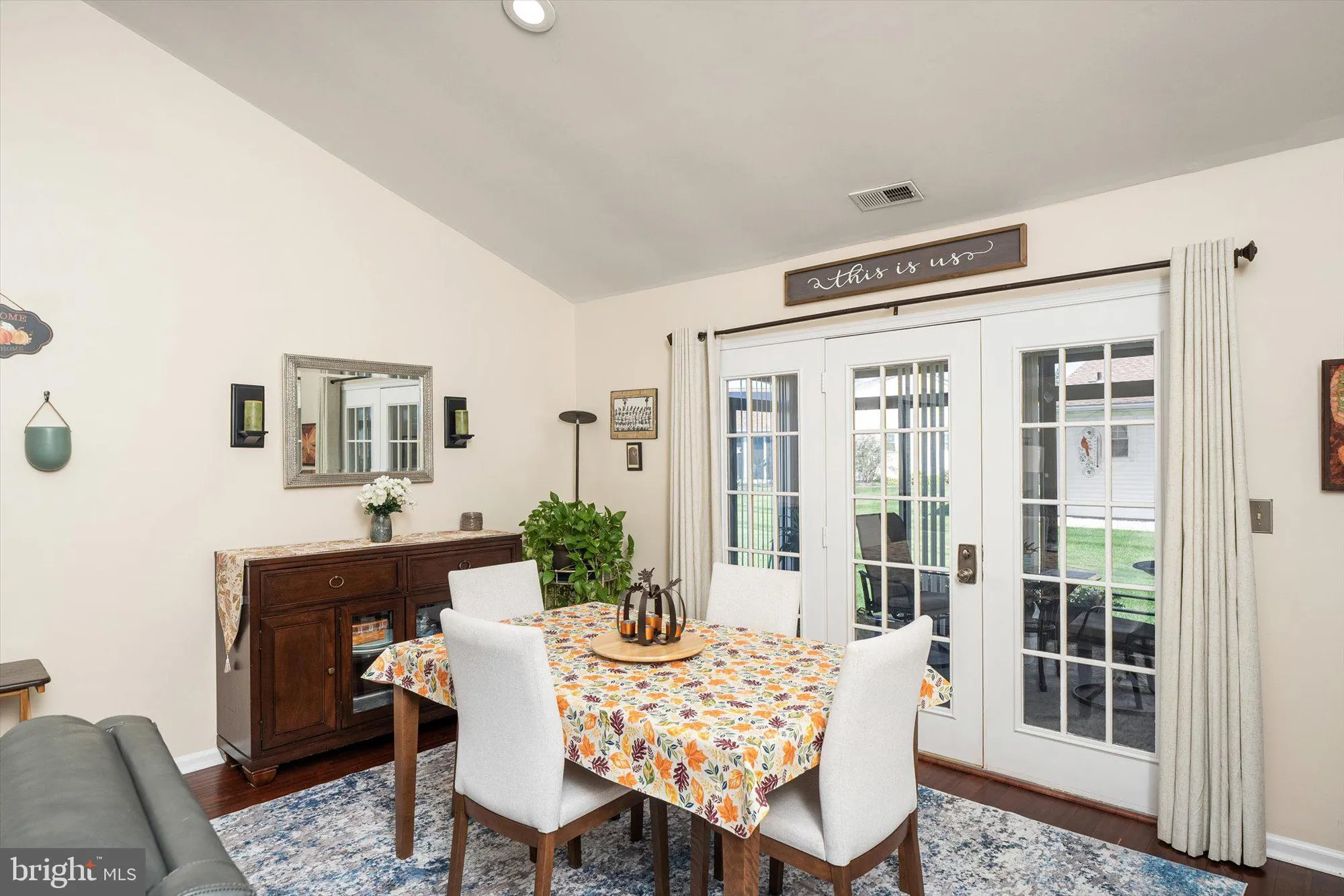 Property Slideshow image 10 of 28 | 21 horseshoe ln, Columbus, NJ, 08022