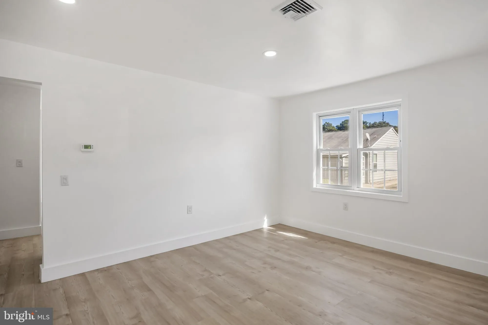 Property Slideshow image 8 of 26 | 5 saint andrews ct, Toms River, NJ, 08757