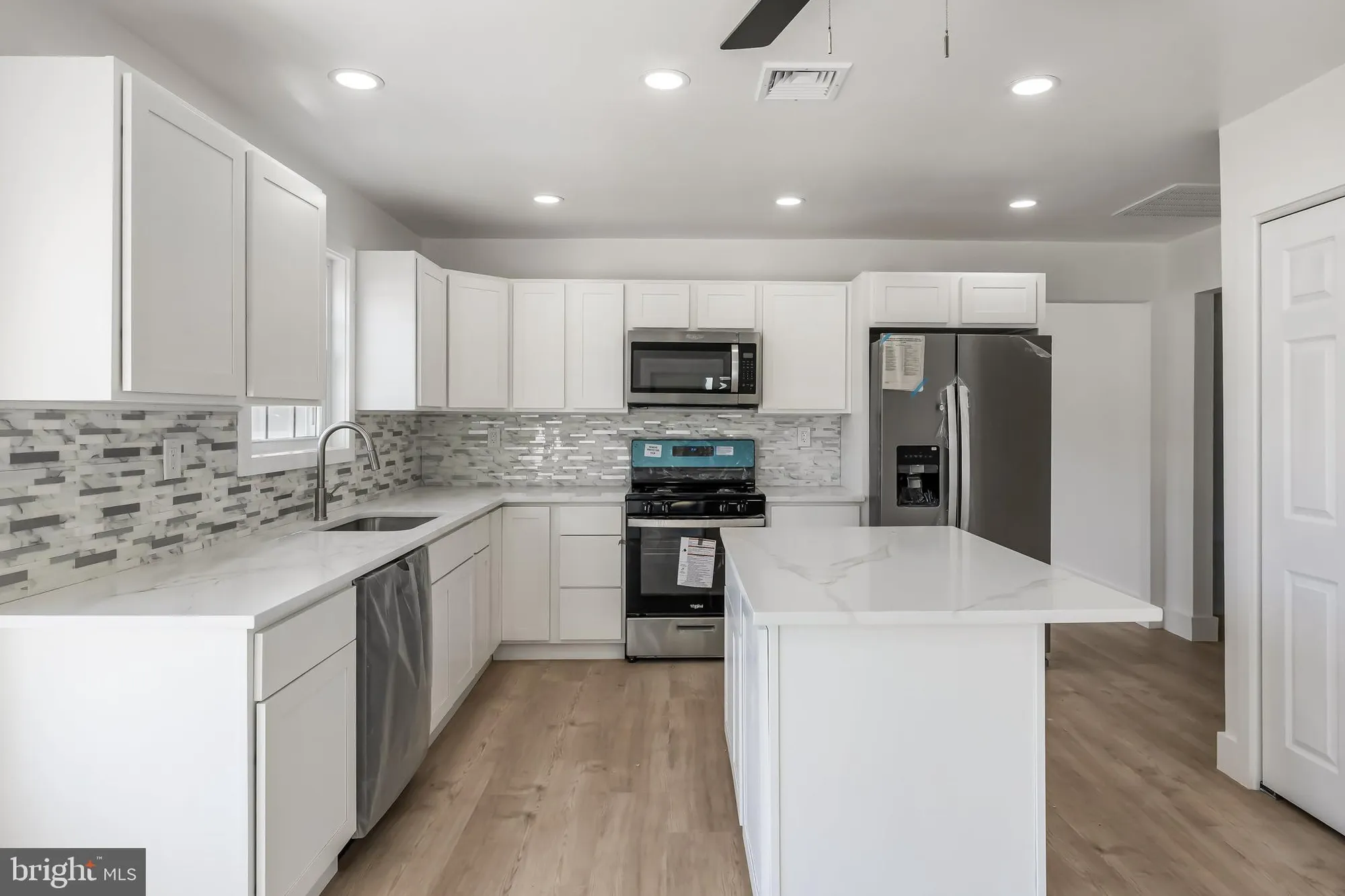 Property Slideshow image 12 of 26 | 5 saint andrews ct, Toms River, NJ, 08757