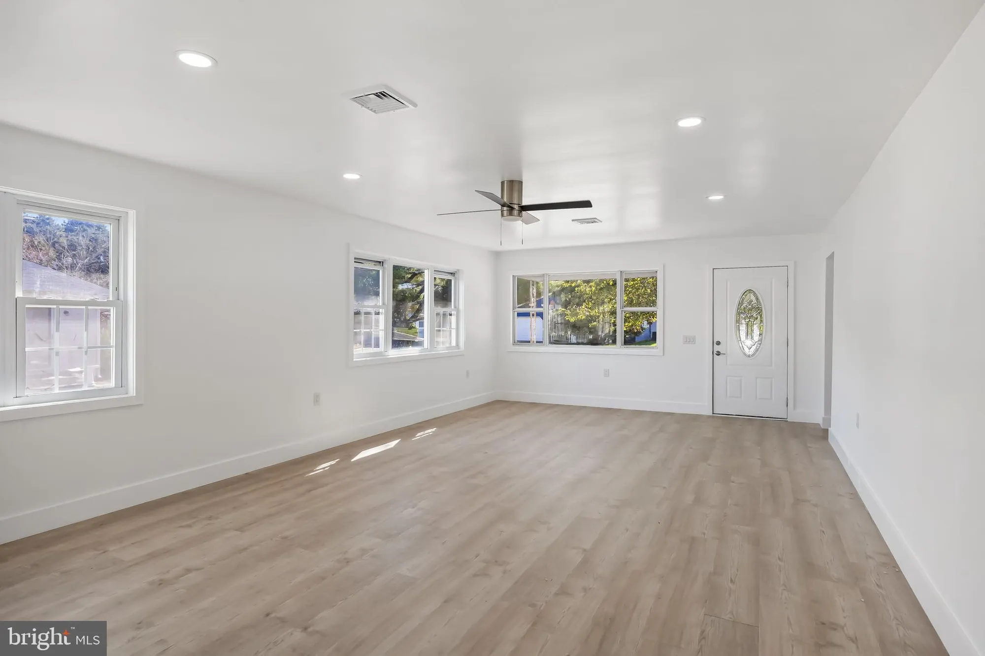 Property Slideshow image 9 of 26 | 5 saint andrews ct, Toms River, NJ, 08757