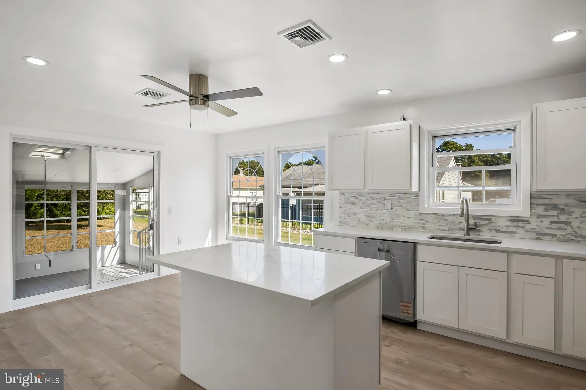 Property Slideshow image 10 of 26 | 5 saint andrews ct, Toms River, NJ, 08757