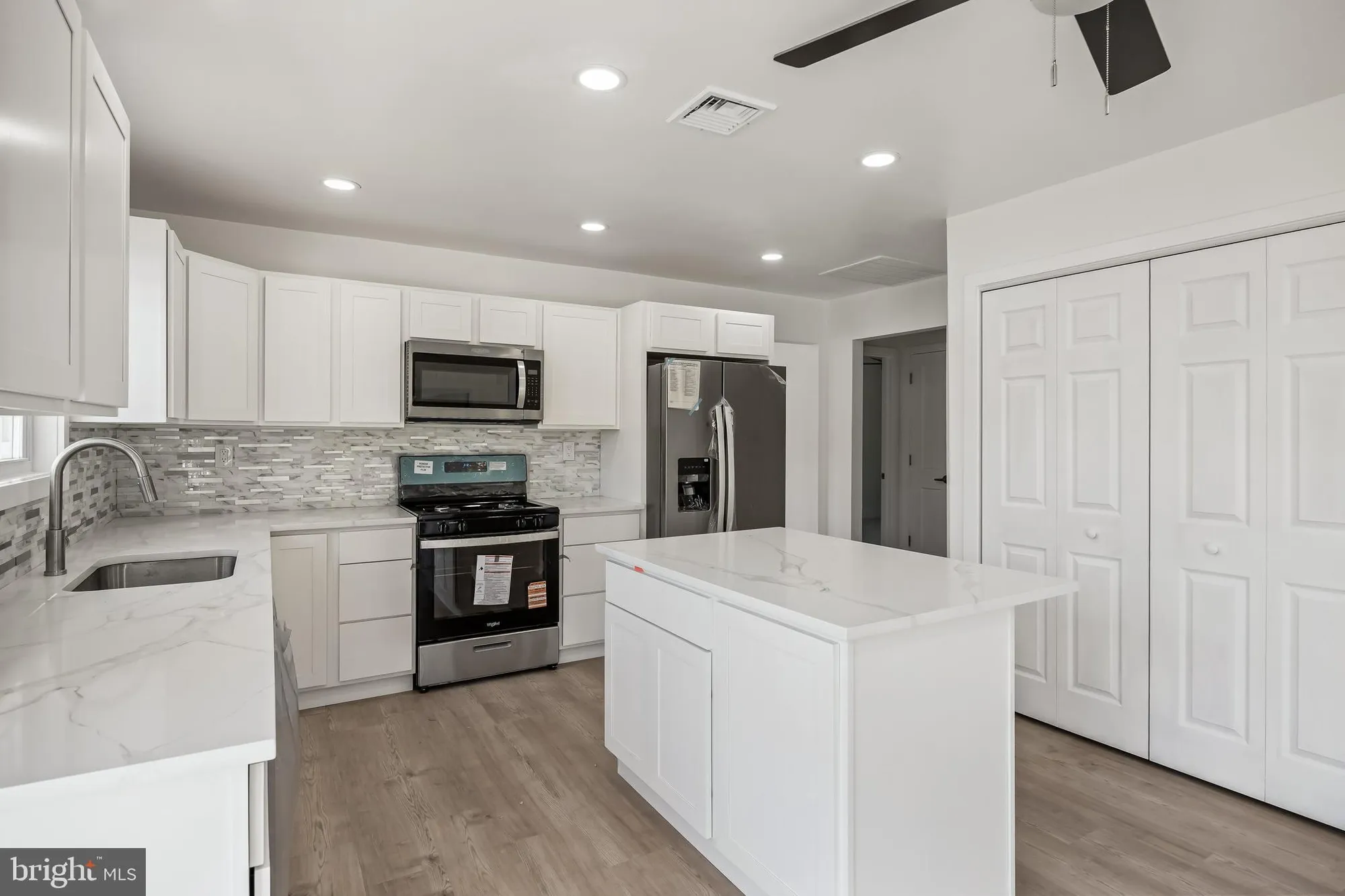 Property Slideshow image 14 of 26 | 5 saint andrews ct, Toms River, NJ, 08757