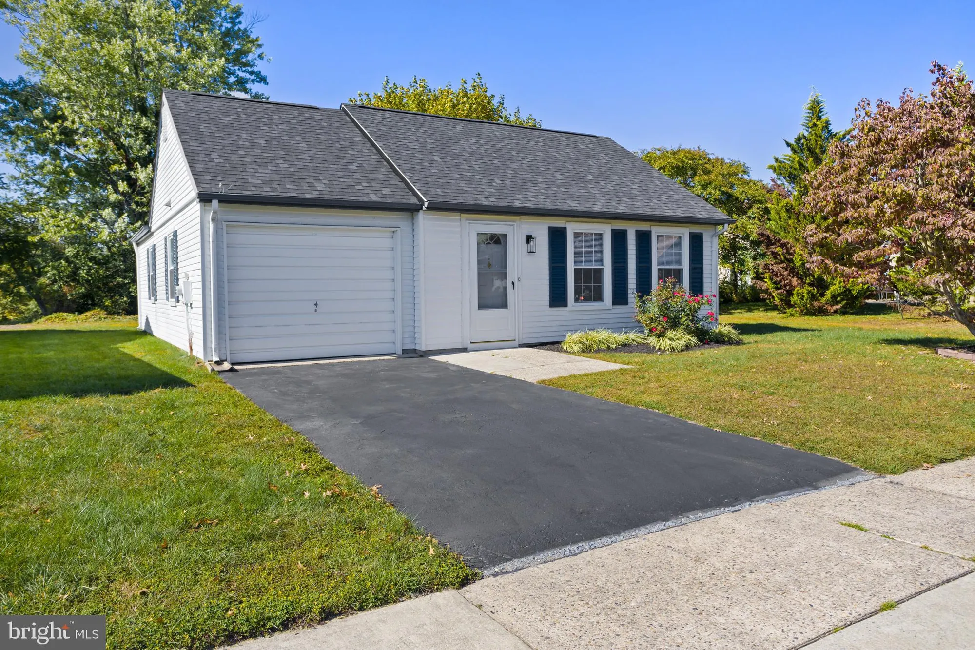 Property Slideshow image 10 of 33 | 115 dorchester dr, Southampton, NJ, 08088