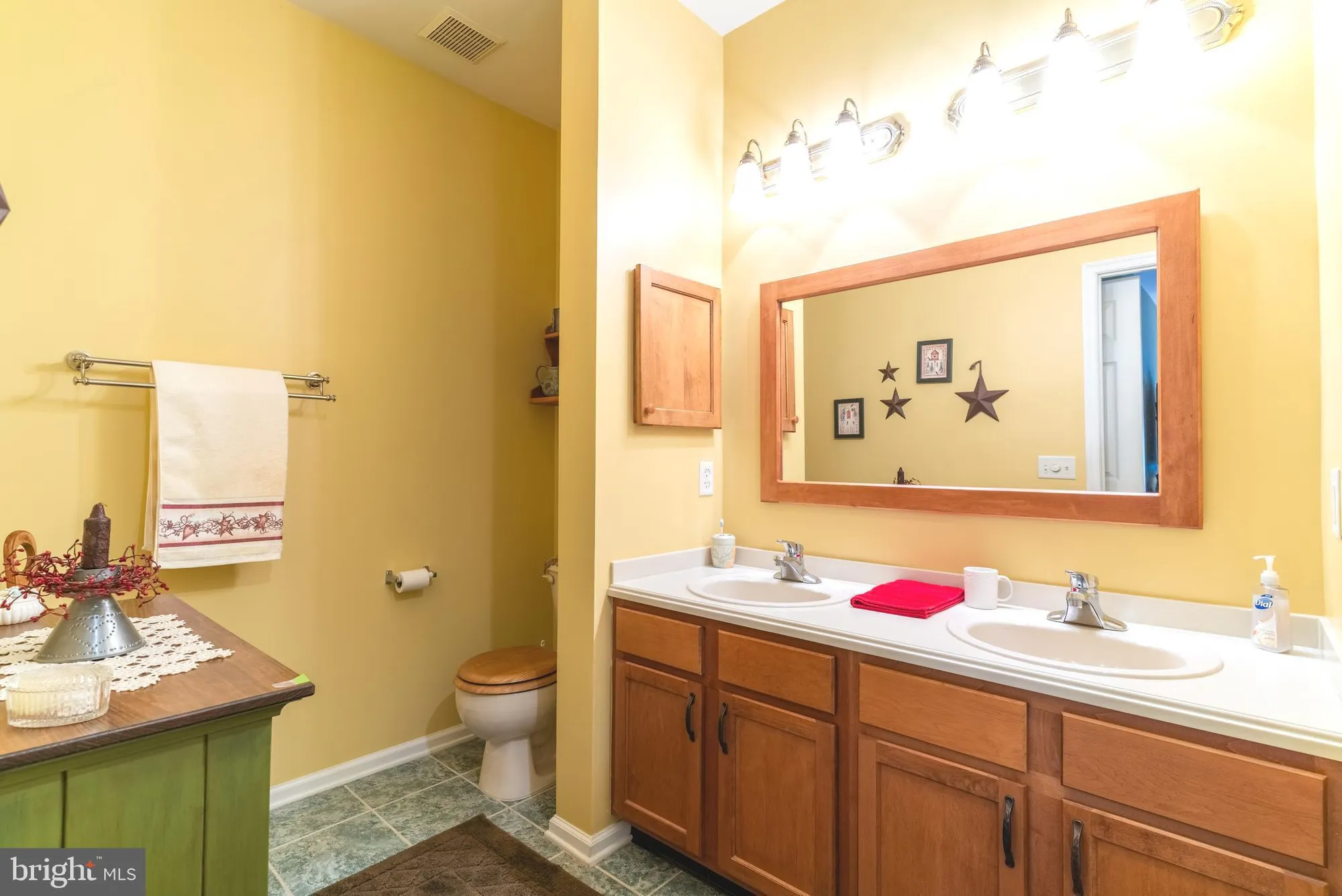 Property Slideshow image 14 of 34 | 233 burholme dr, Hamilton, NJ, 08691