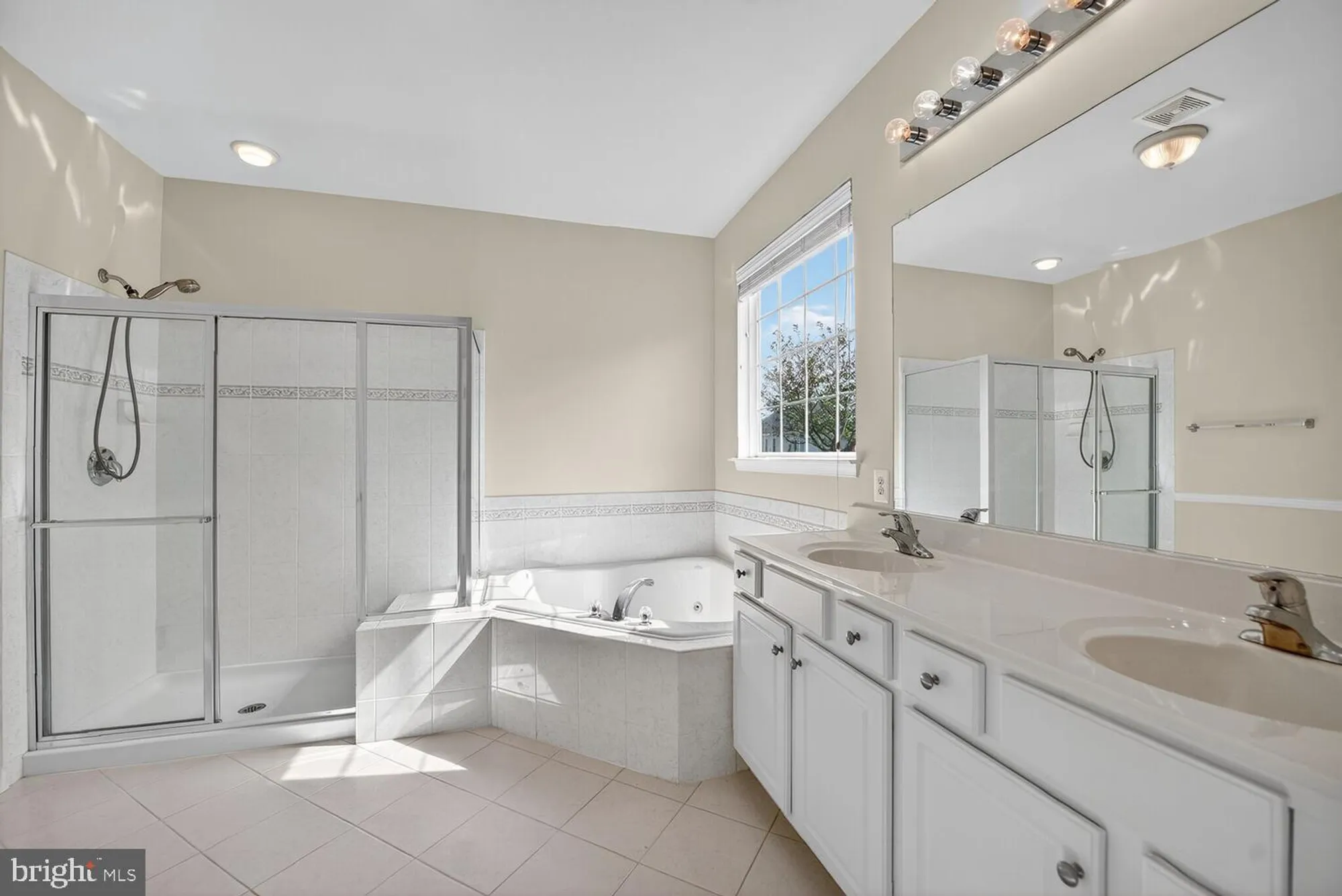 Property Slideshow image 16 of 49 | 16837 four seasons dr, Dumfries, VA, 22025