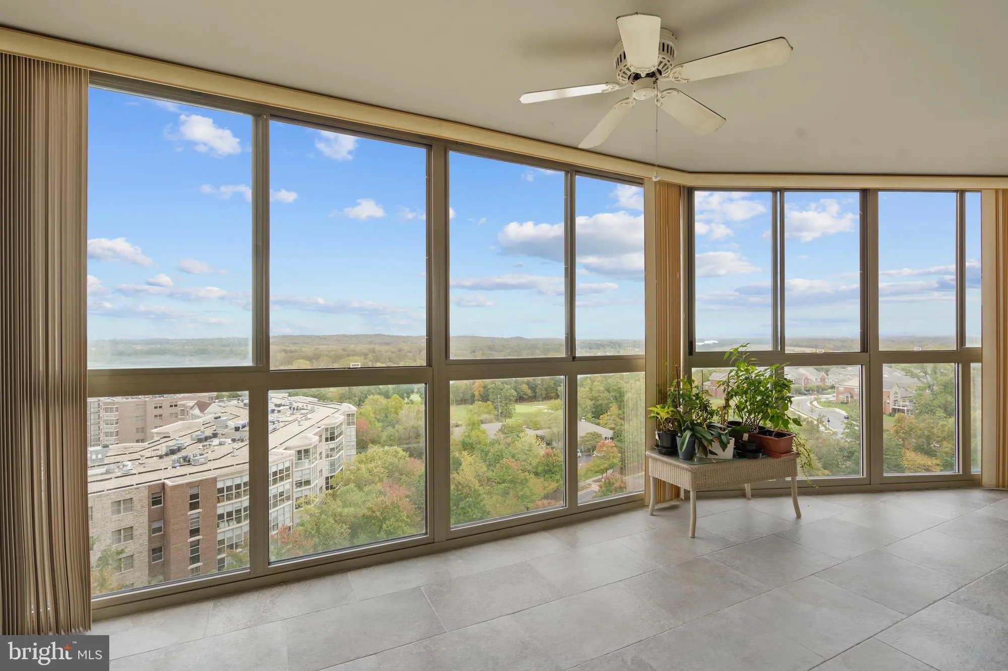 Property Slideshow image 7 of 39 | 19385 cypress ridge ter 914, Leesburg, VA, 20176