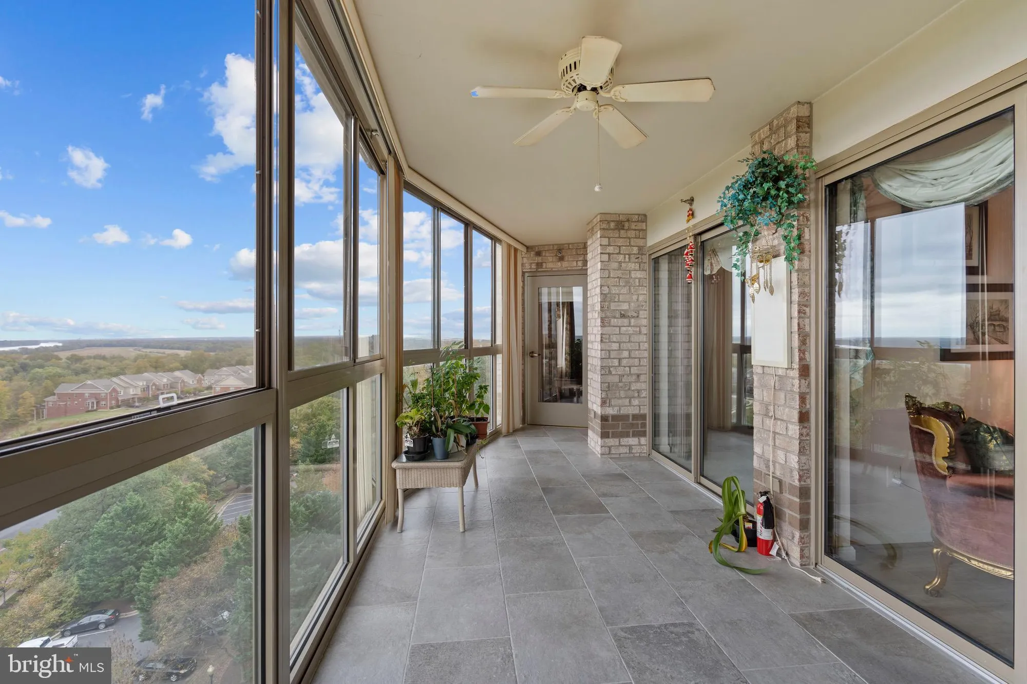 Property Slideshow image 9 of 39 | 19385 cypress ridge ter 914, Leesburg, VA, 20176