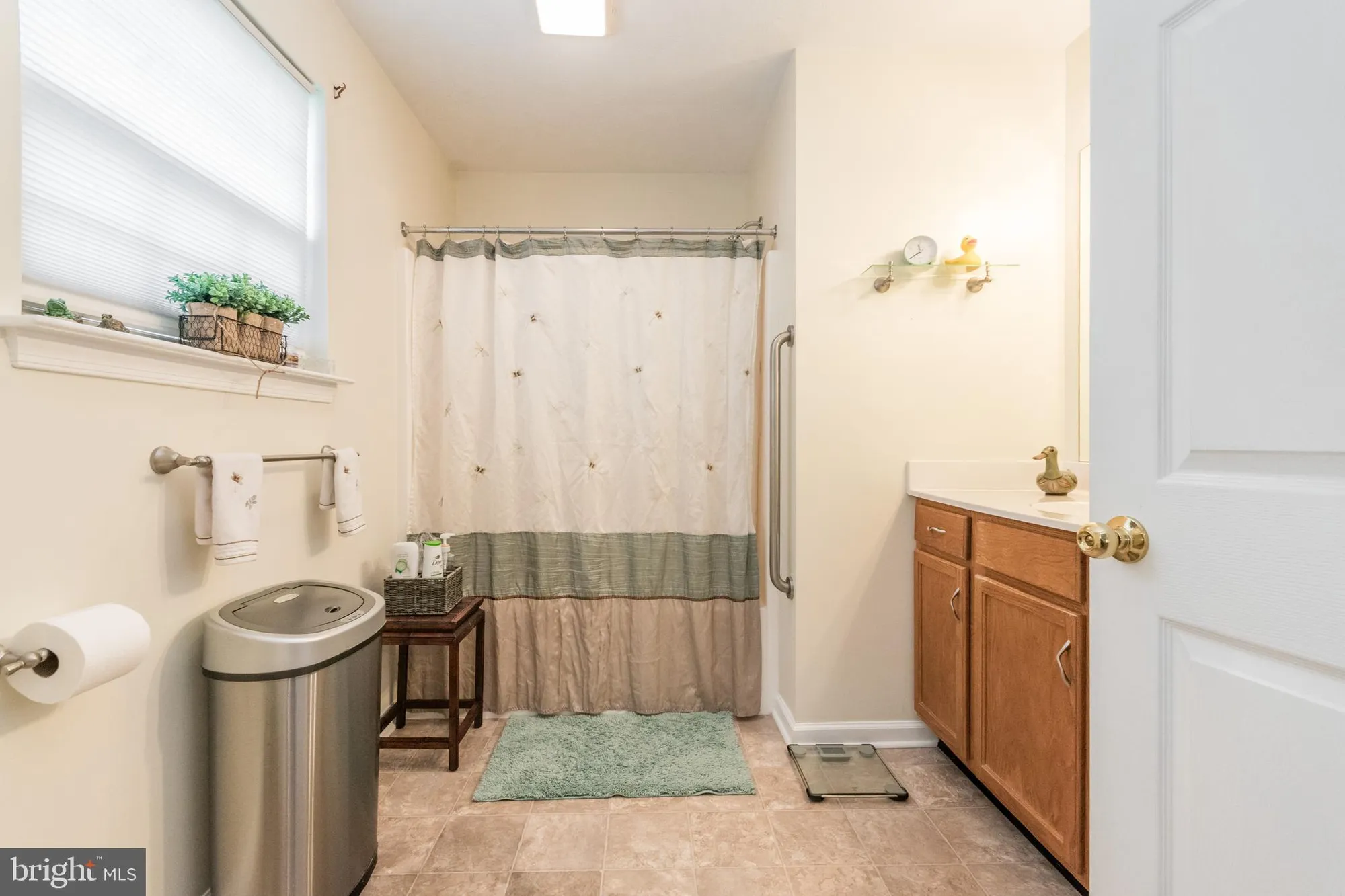 Property Slideshow image 29 of 32 | 221 crestwood ln, Winchester, VA, 22602