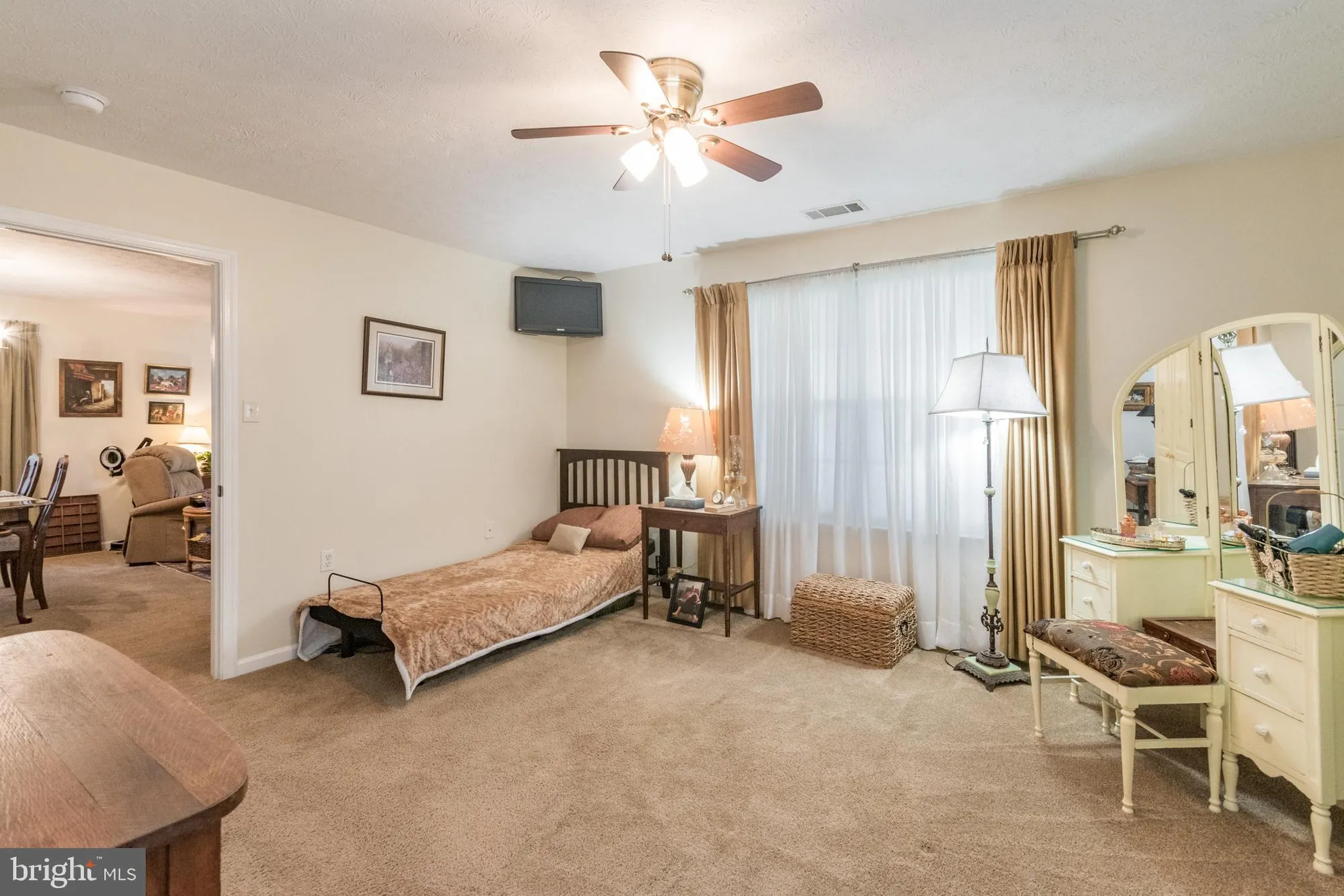 Property Slideshow image 28 of 32 | 221 crestwood ln, Winchester, VA, 22602