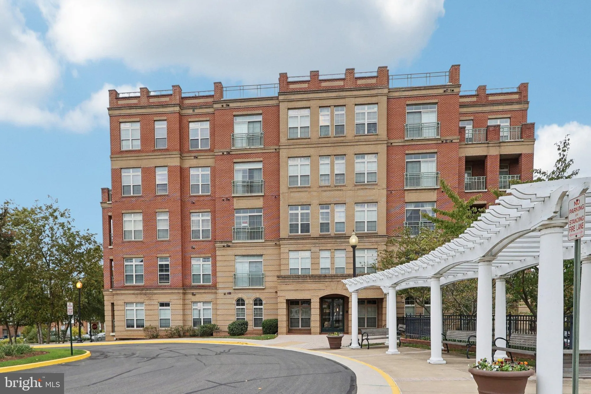 Property Slideshow image 2 of 58 | 680 watermans dr apt 505, Woodbridge, VA, 22191