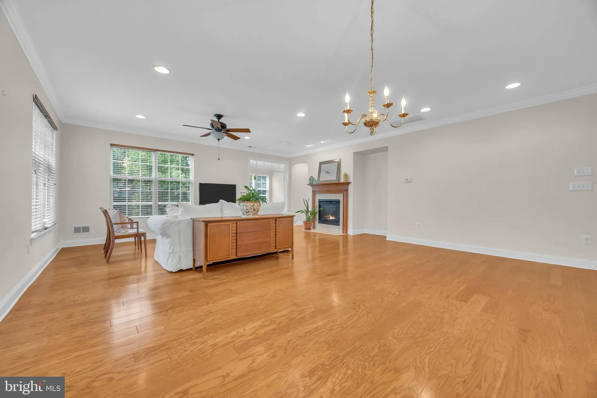 Property Slideshow image 4 of 31 | 8 barbados ct, Hamilton, NJ, 08691