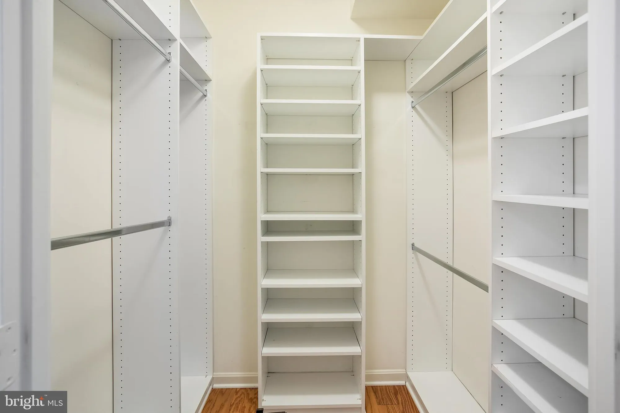 Property Slideshow image 10 of 62 | 19375 cypress ridge ter unit 418, Leesburg, VA, 20176