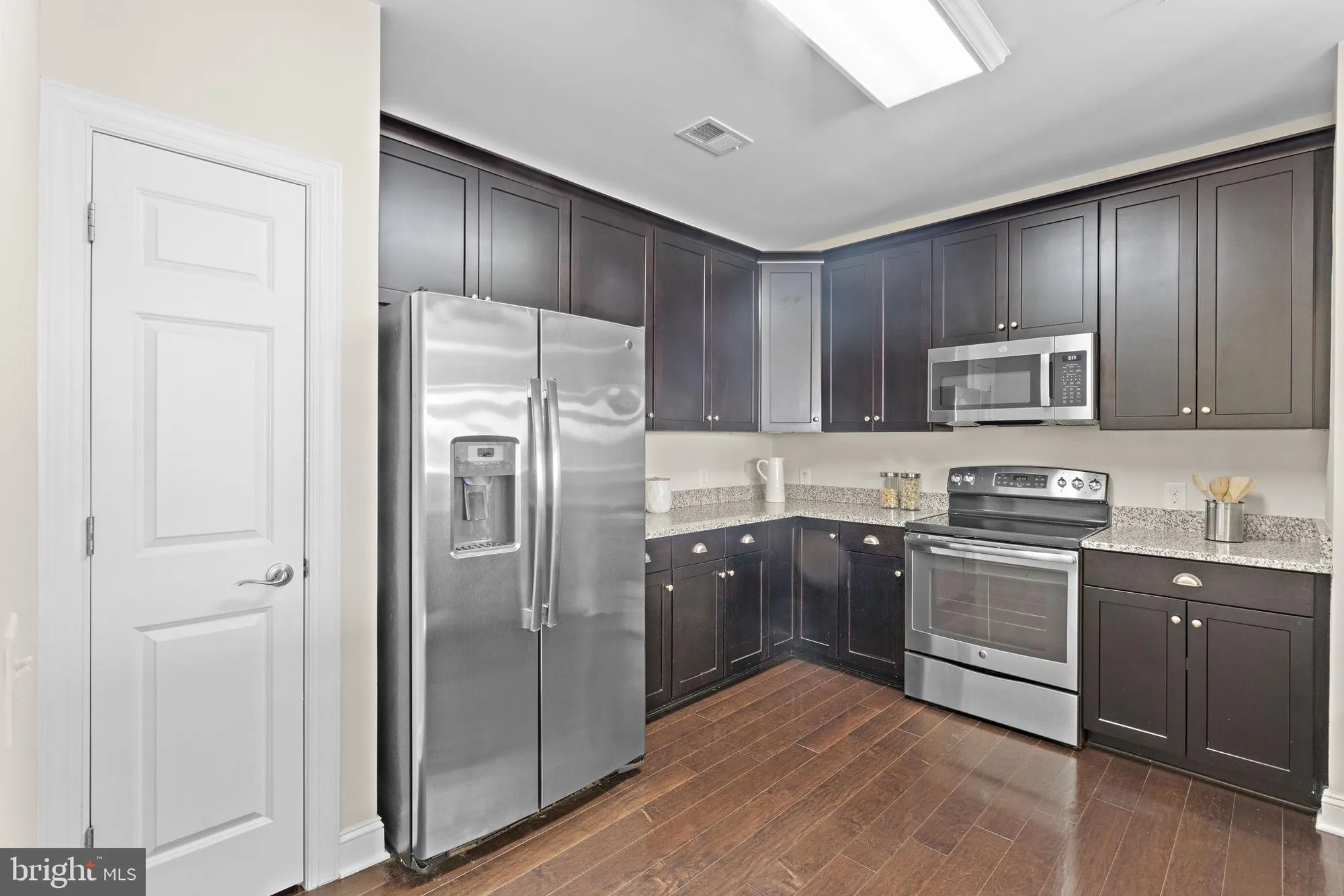 Property Slideshow image 10 of 69 | 15201 royal crest dr apt 407, Haymarket, VA, 20169