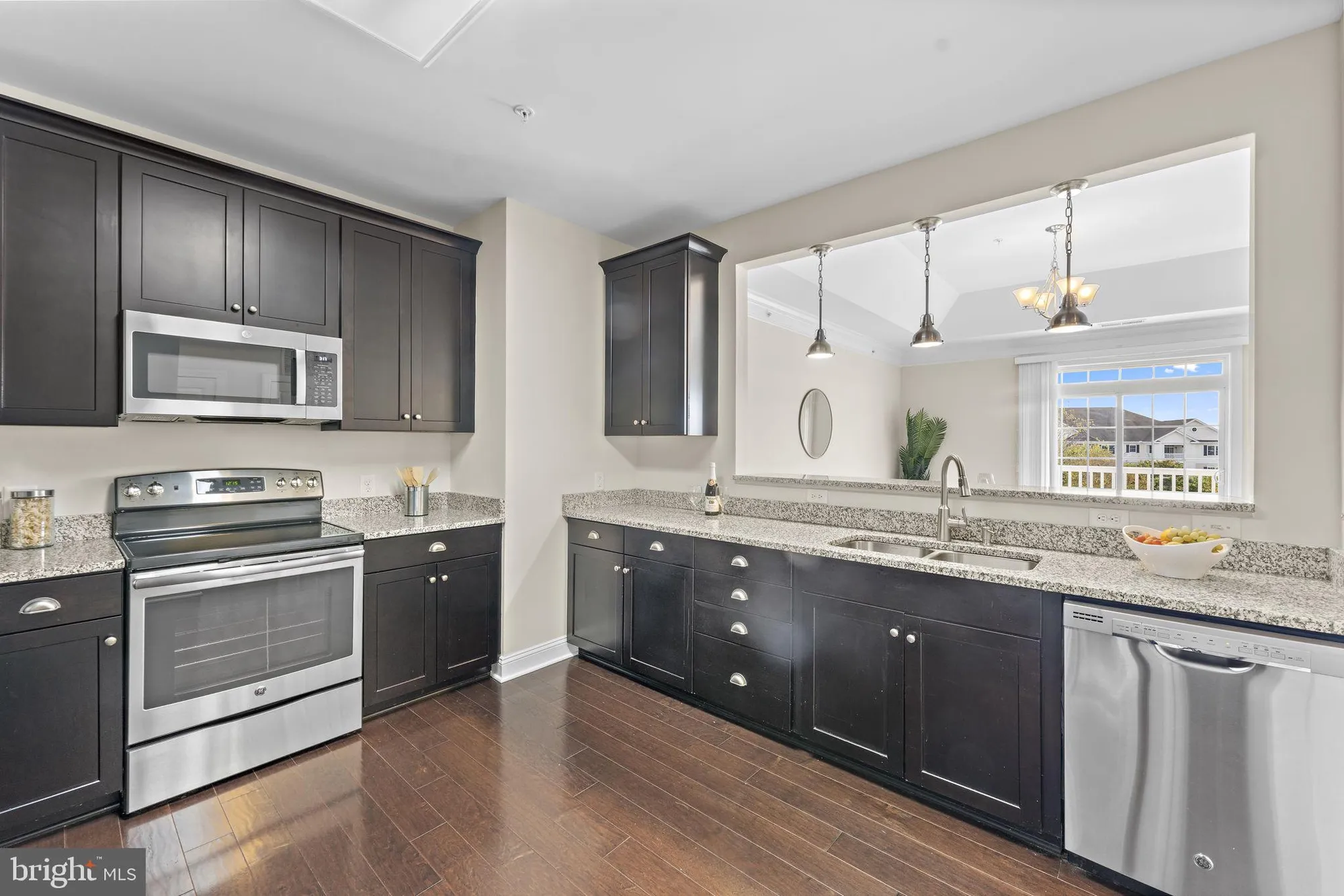 Property Slideshow image 7 of 69 | 15201 royal crest dr apt 407, Haymarket, VA, 20169