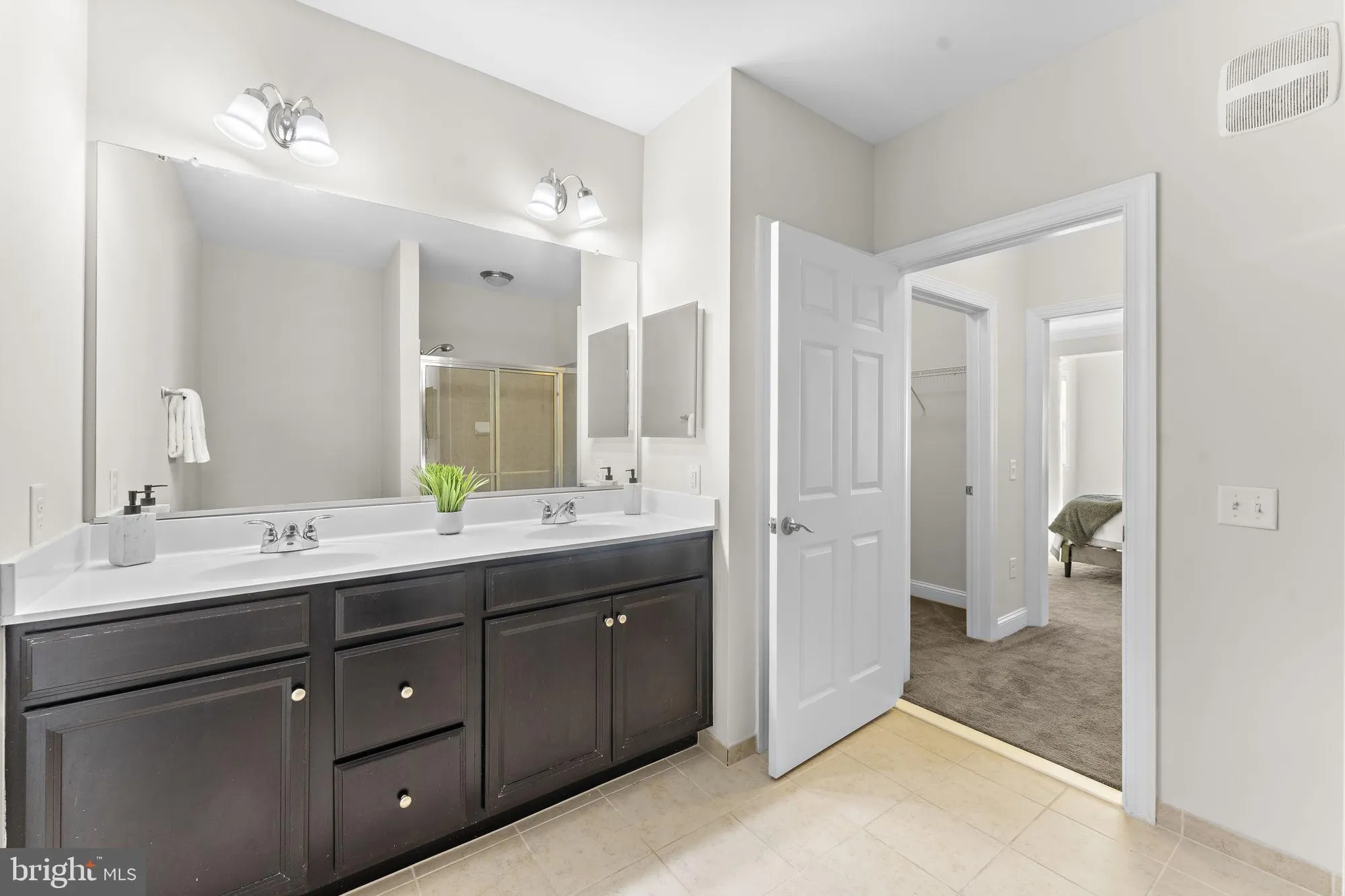 Property Slideshow image 30 of 69 | 15201 royal crest dr apt 407, Haymarket, VA, 20169