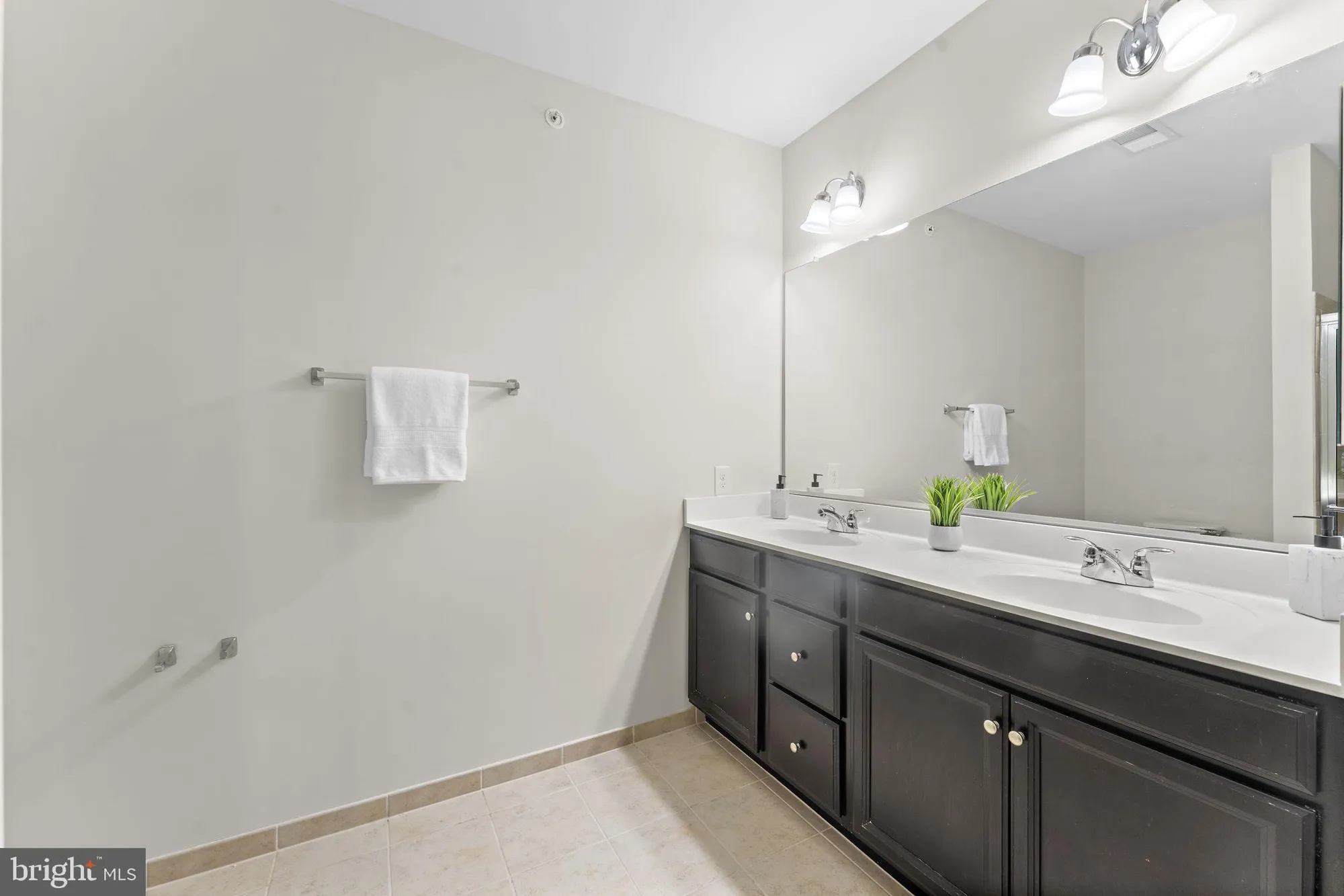 Property Slideshow image 31 of 69 | 15201 royal crest dr apt 407, Haymarket, VA, 20169