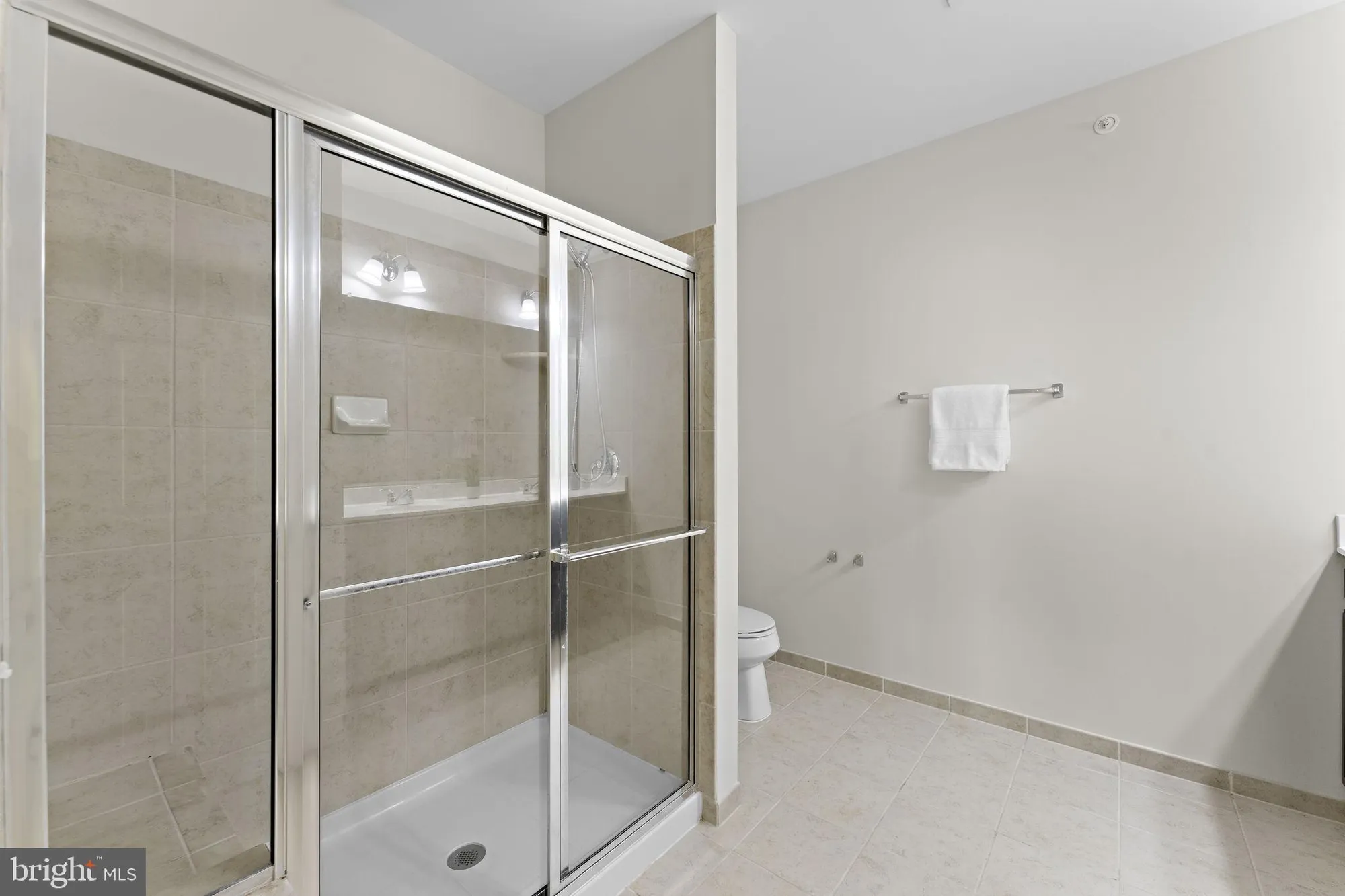Property Slideshow image 33 of 69 | 15201 royal crest dr apt 407, Haymarket, VA, 20169