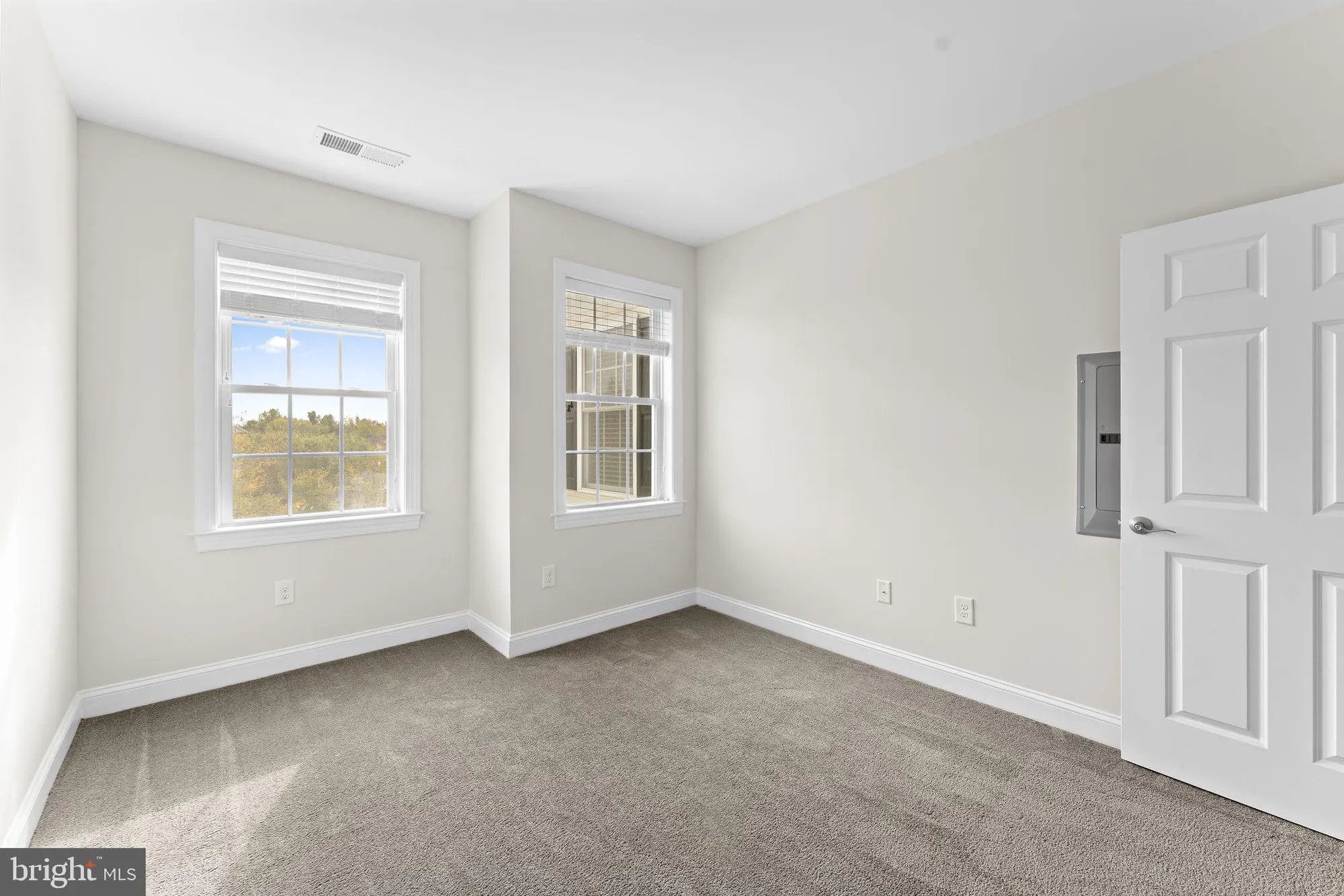 Property Slideshow image 37 of 69 | 15201 royal crest dr apt 407, Haymarket, VA, 20169