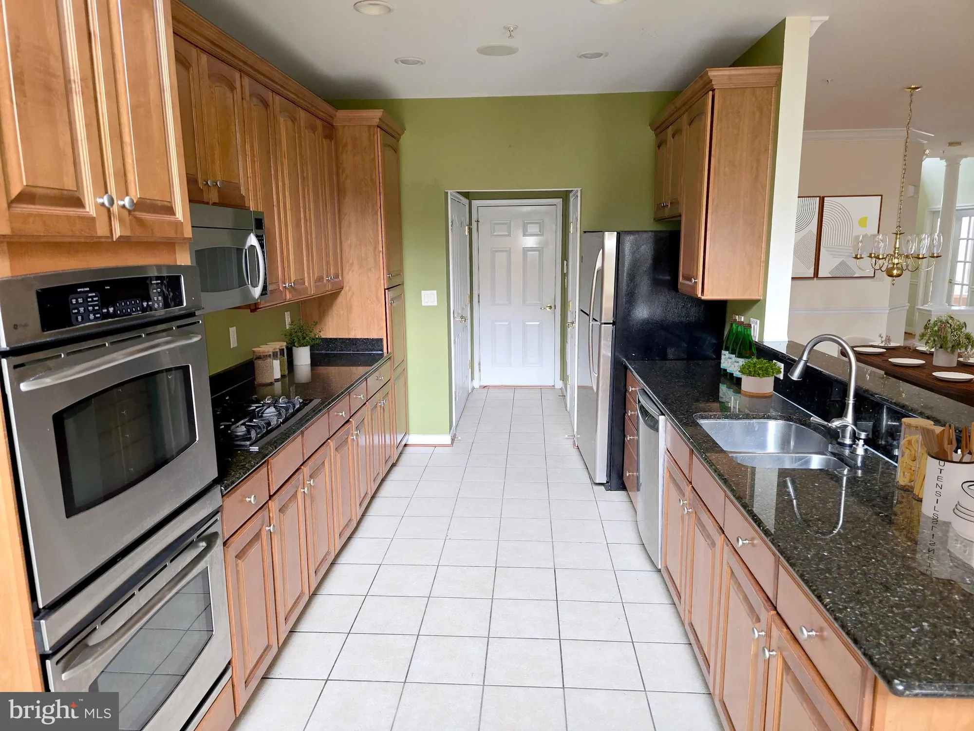 Property Slideshow image 10 of 44 | 8790 sage brush way 19, Columbia, MD, 21045