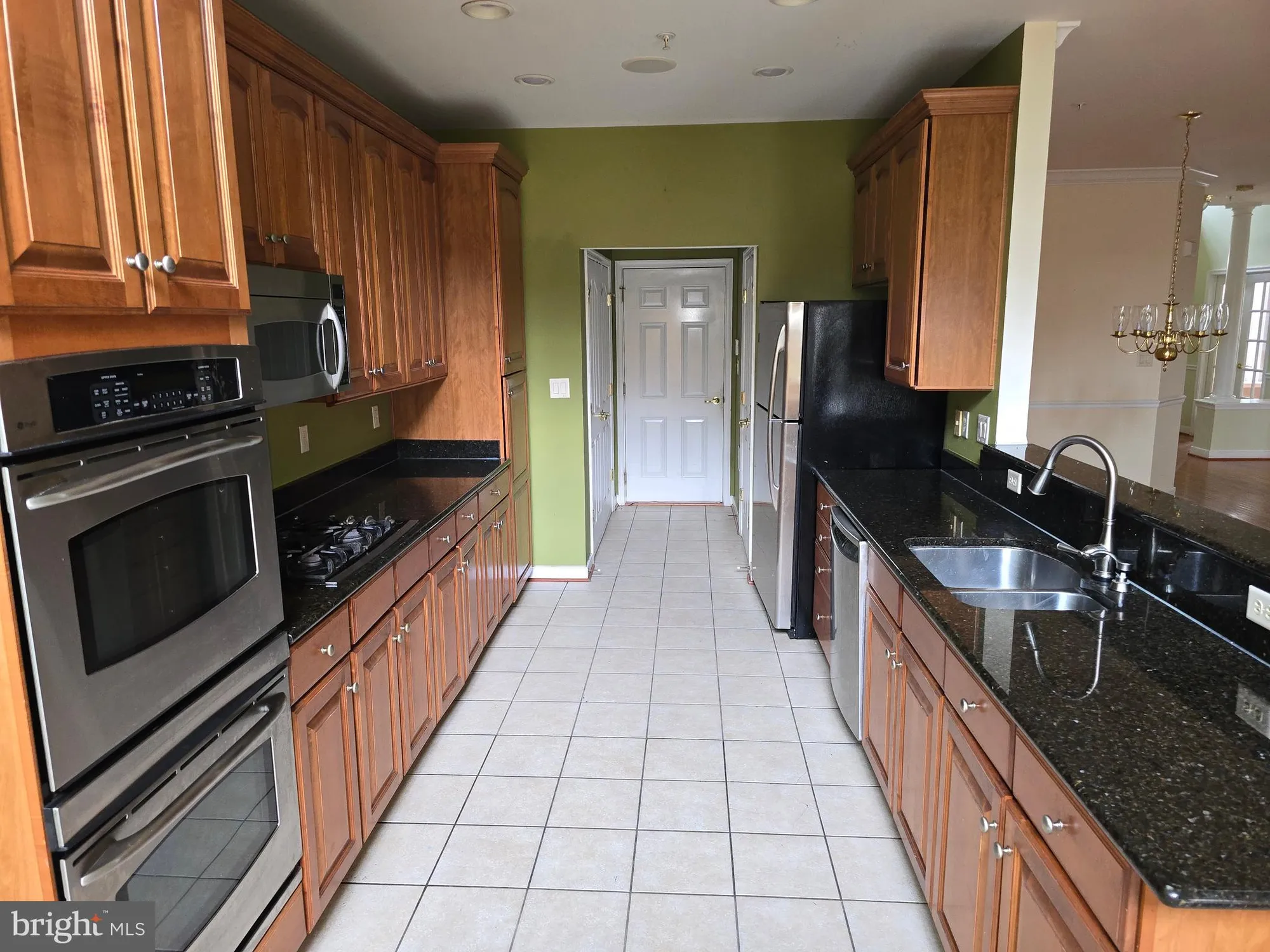 Property Slideshow image 11 of 44 | 8790 sage brush way 19, Columbia, MD, 21045