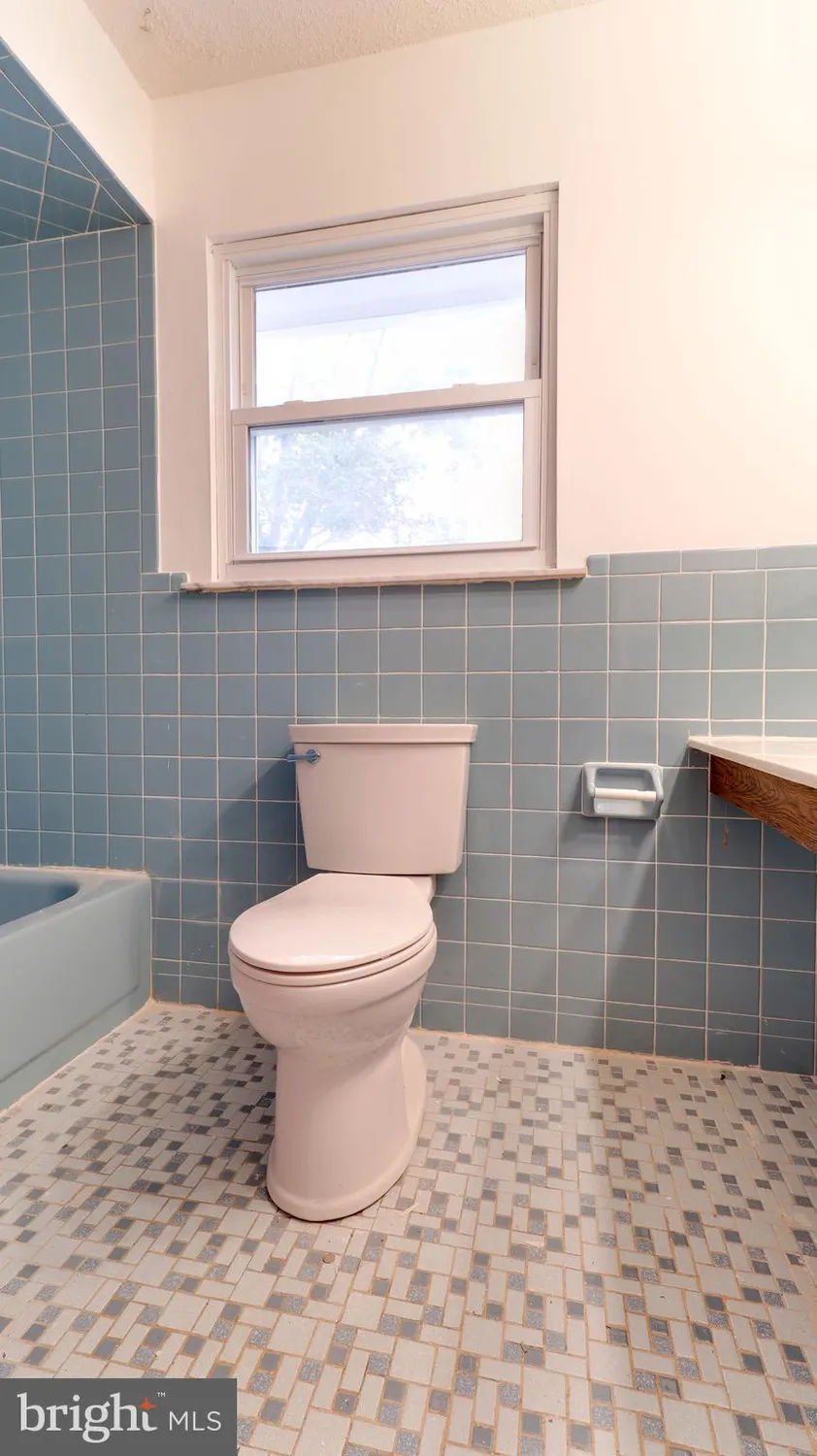 Property Slideshow image 21 of 28 | 1 whitecap way, Brick, NJ, 08723