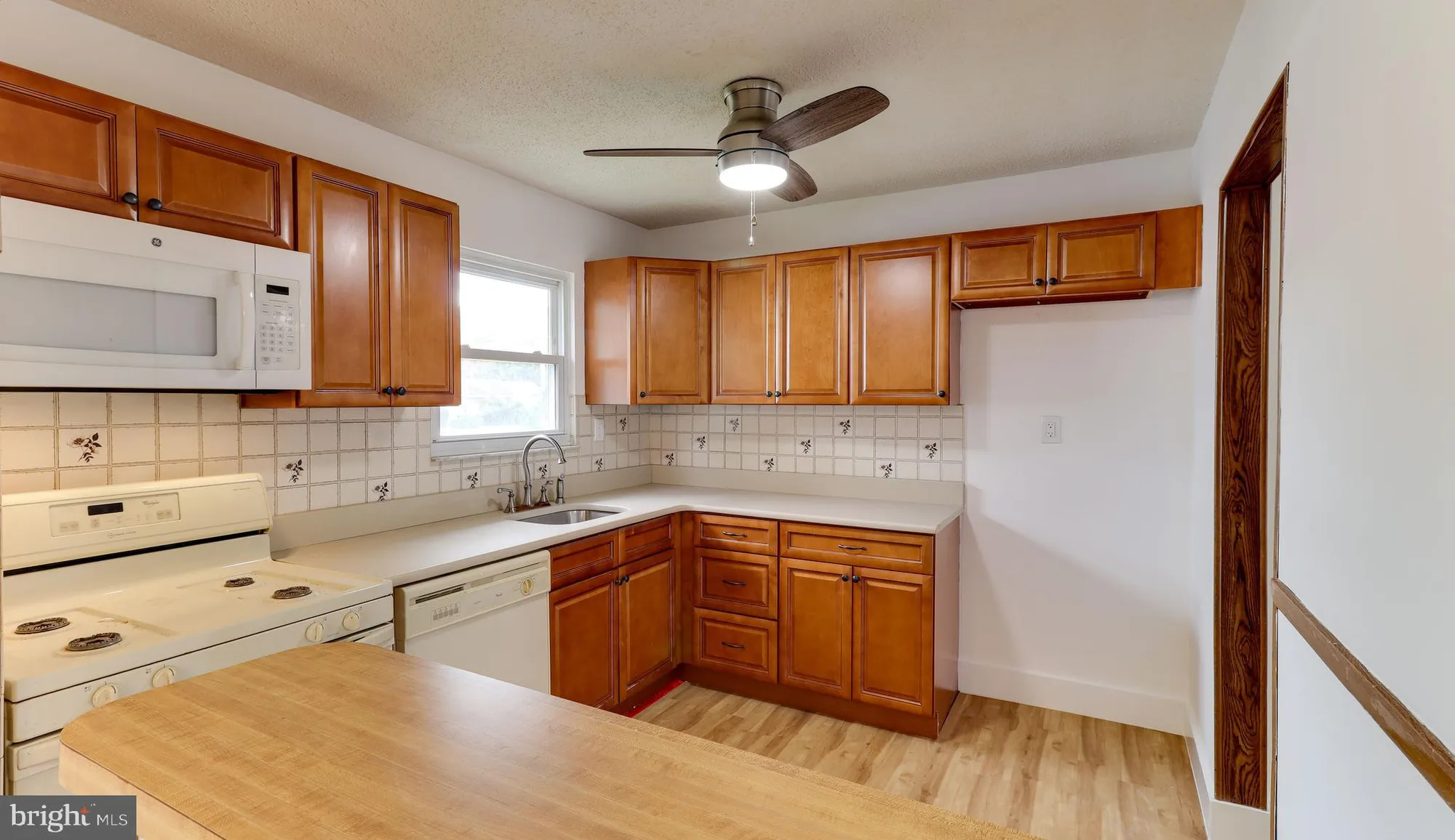 Property Slideshow image 10 of 28 | 1 whitecap way, Brick, NJ, 08723