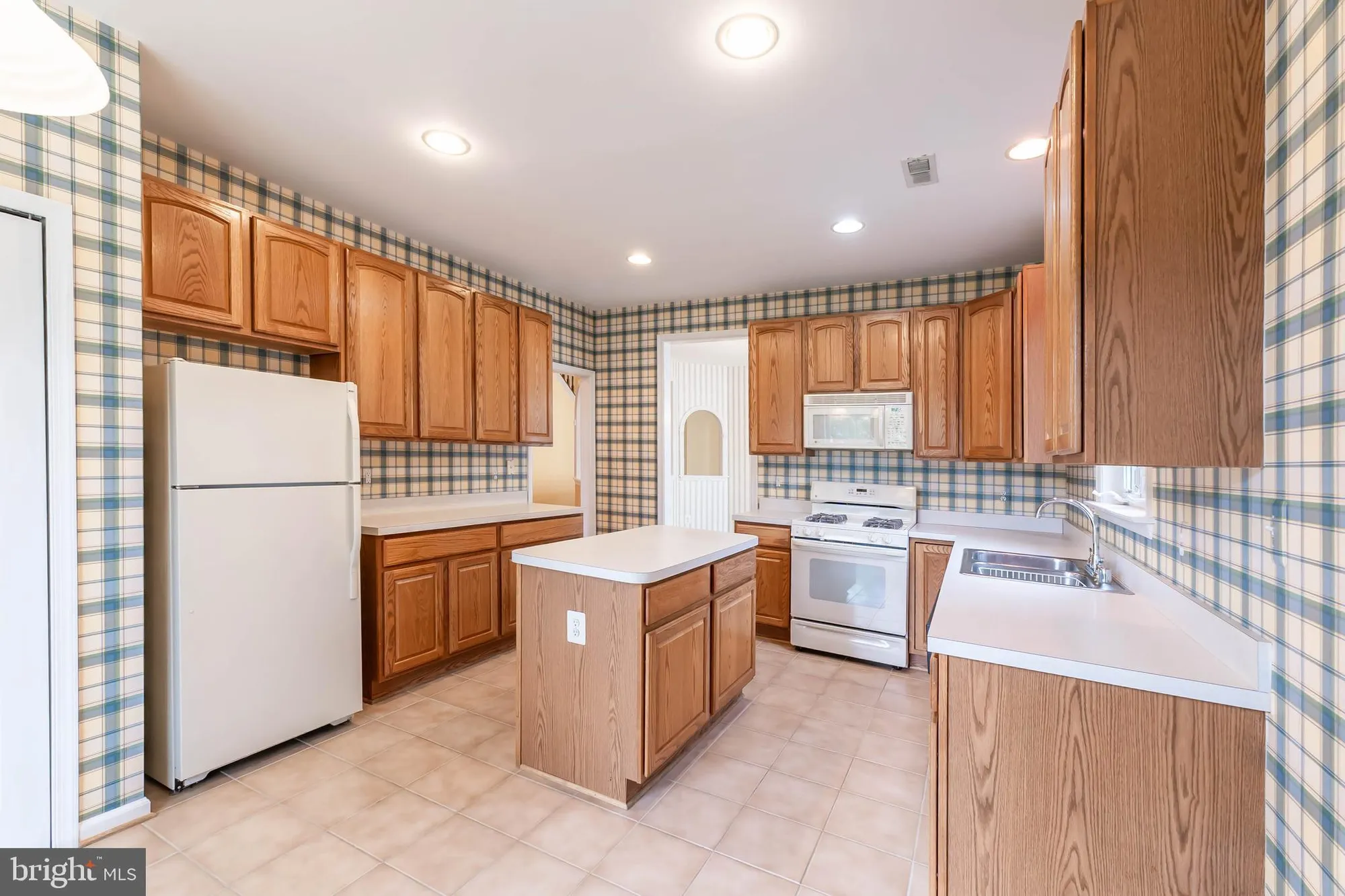 Property Slideshow image 9 of 64 | 6868 saddle run way, Gainesville, VA, 20155