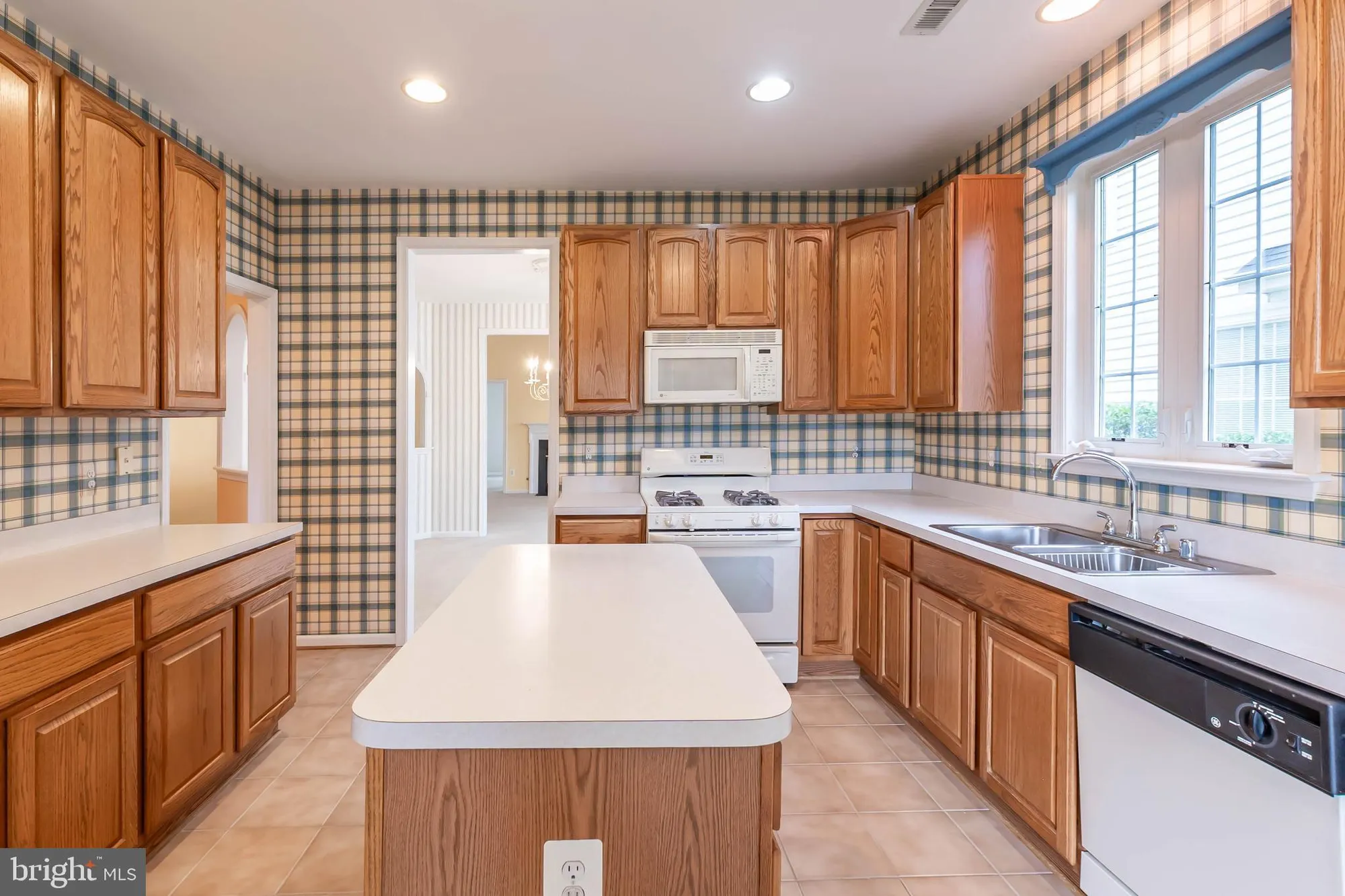 Property Slideshow image 10 of 64 | 6868 saddle run way, Gainesville, VA, 20155