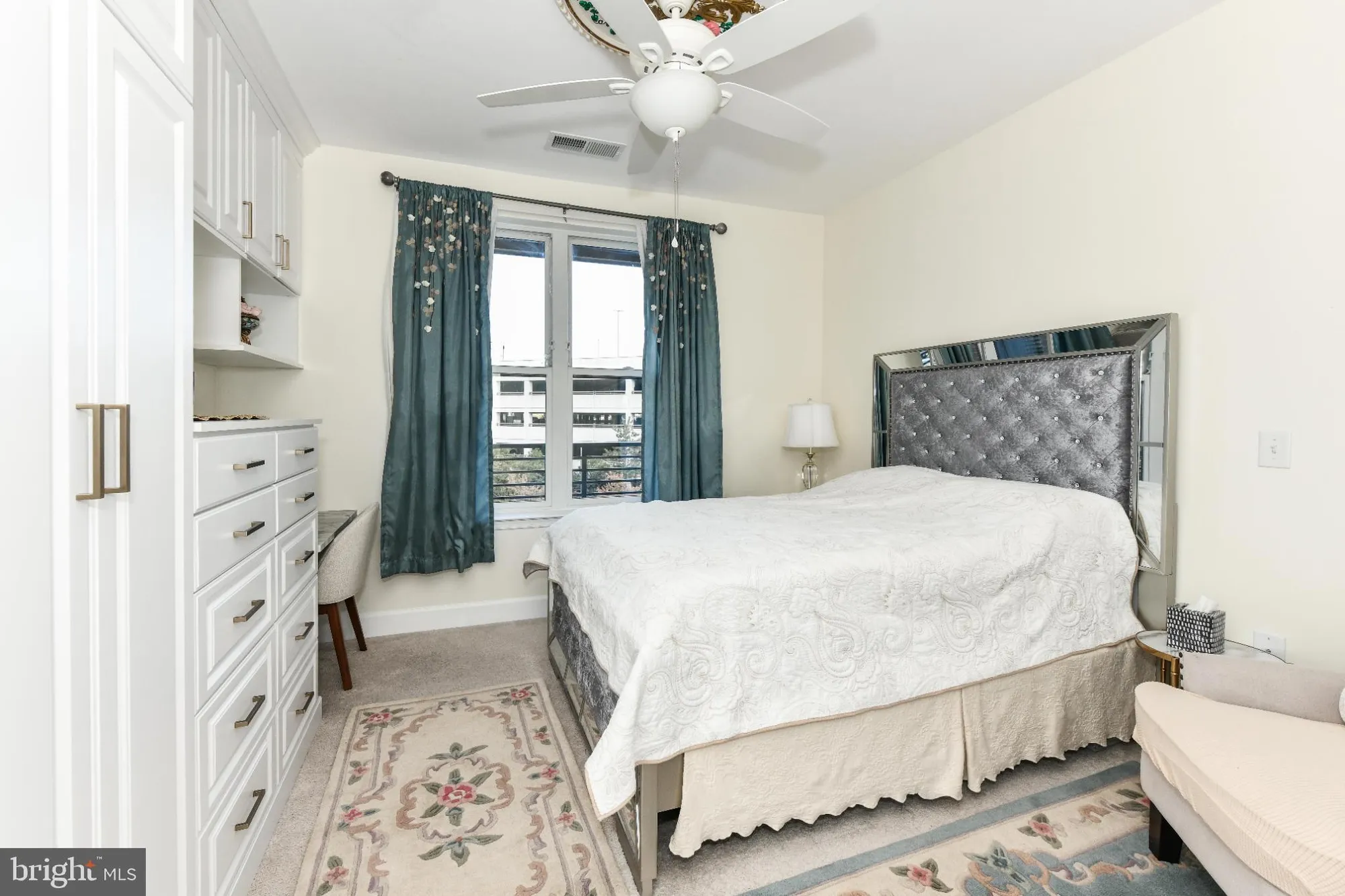 Property Slideshow image 17 of 44 | 2960 vaden dr # 2-406, Fairfax, VA, 22031