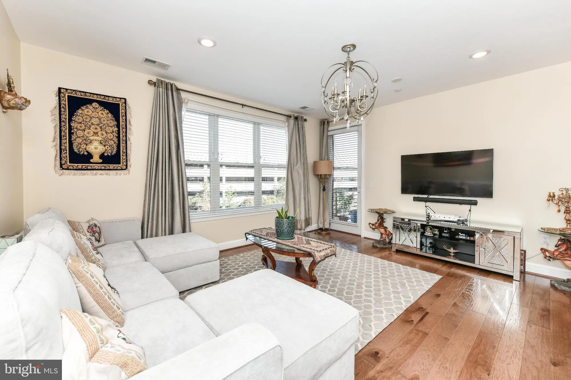 Property Slideshow image 13 of 44 | 2960 vaden dr # 2-406, Fairfax, VA, 22031