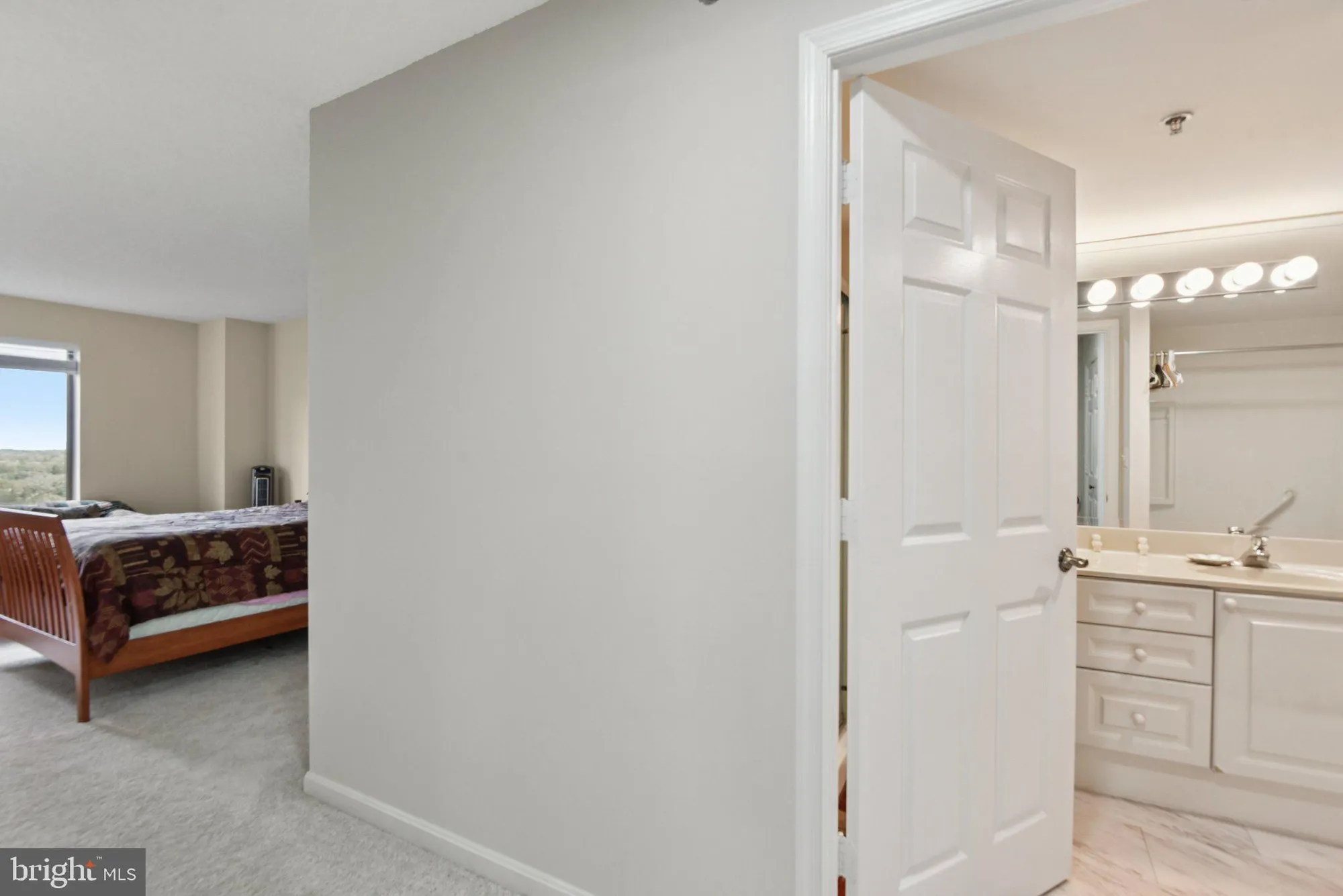 Property Slideshow image 24 of 38 | 19385 cypress ridge ter 815, Leesburg, VA, 20176