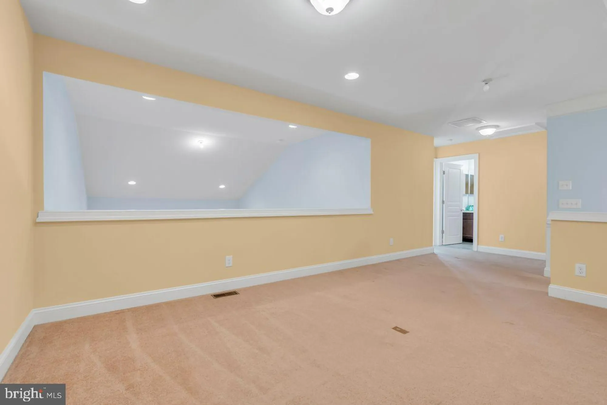 Property Slideshow image 22 of 31 | 239 sparrow dr, Hamilton, NJ, 08690