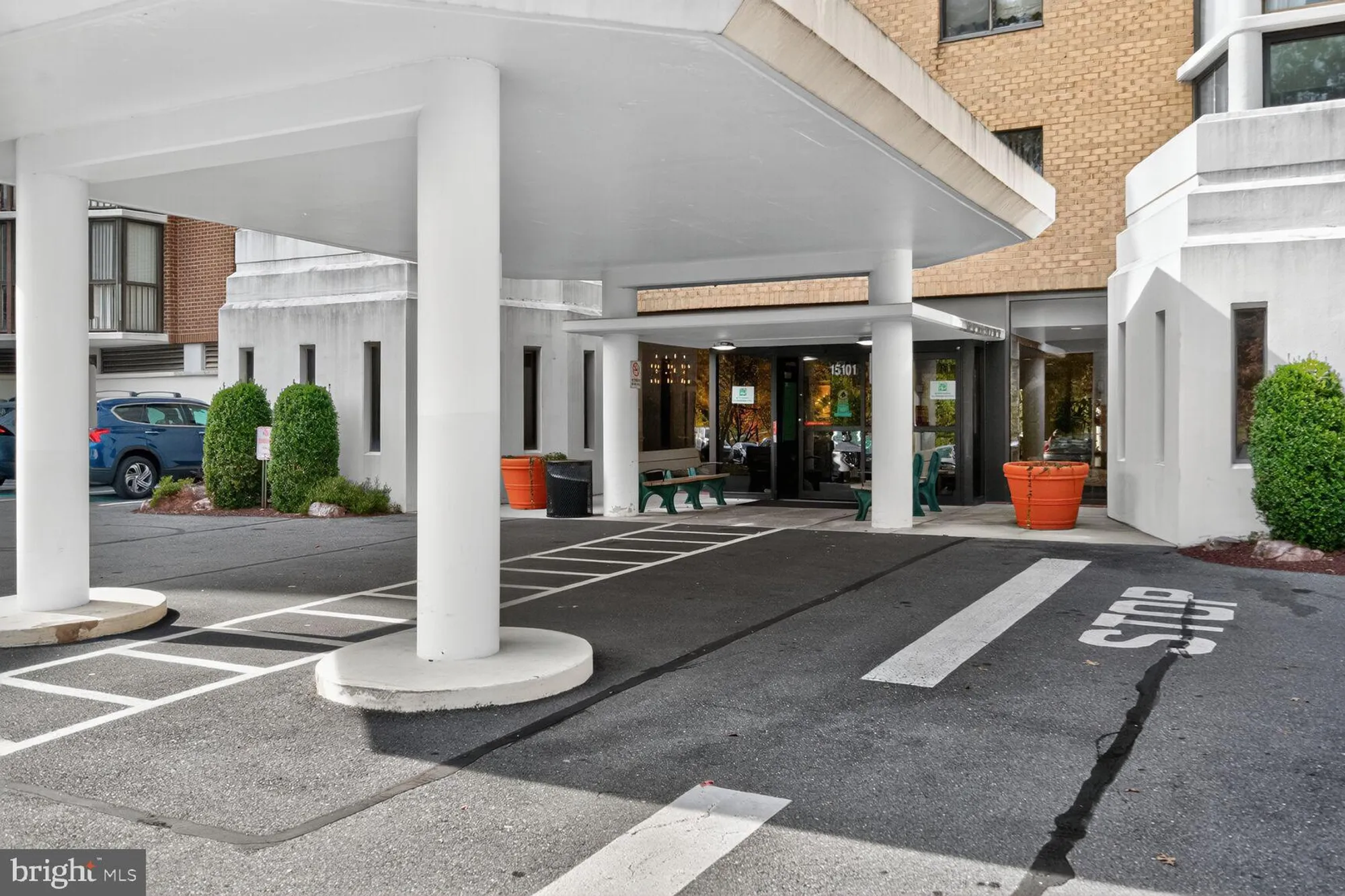 Property Slideshow image 24 of 29 | 15101 interlachen dr 1-123, Silver Spring, MD, 20906