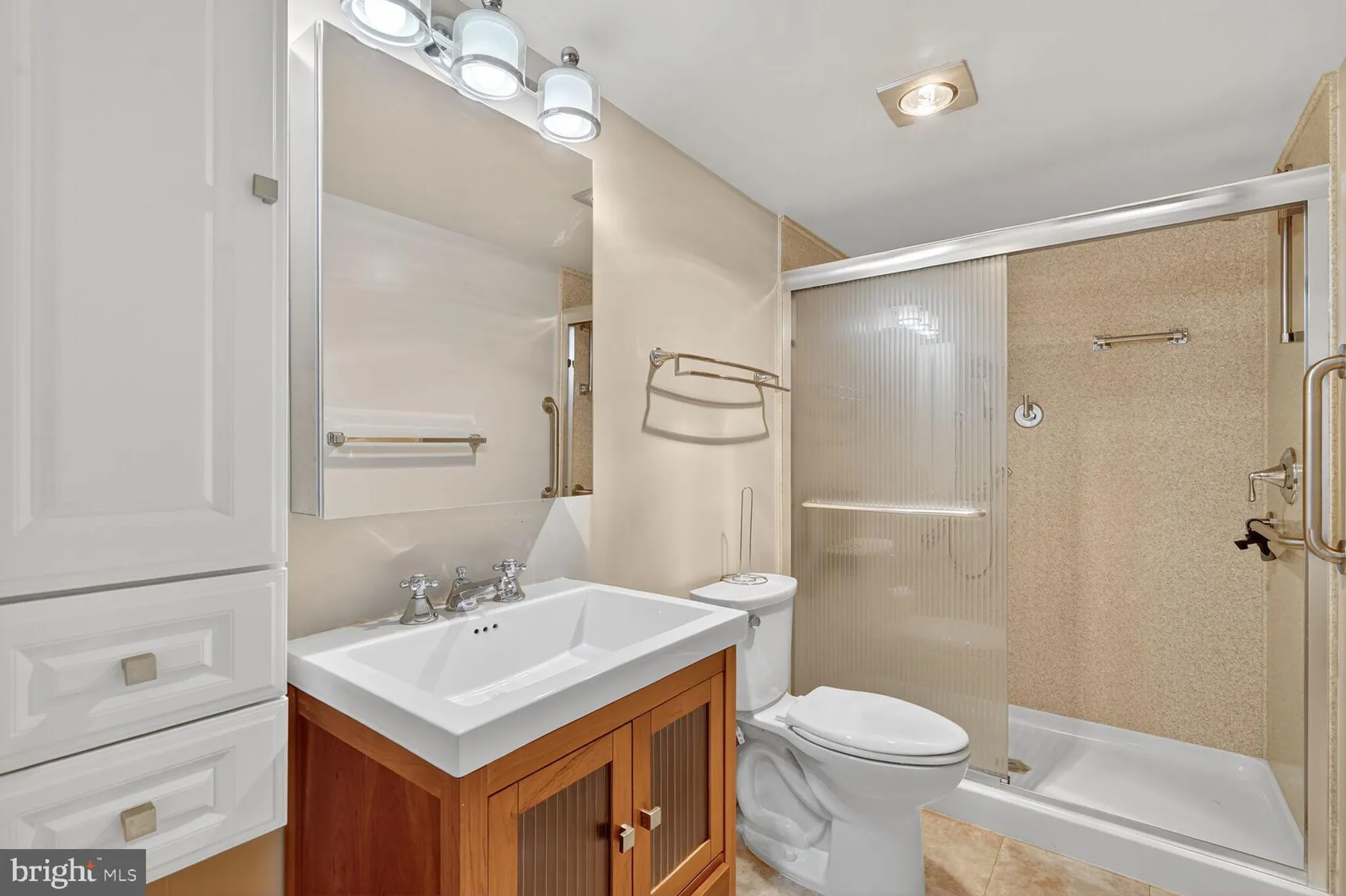 Property Slideshow image 12 of 29 | 15101 interlachen dr 1-123, Silver Spring, MD, 20906