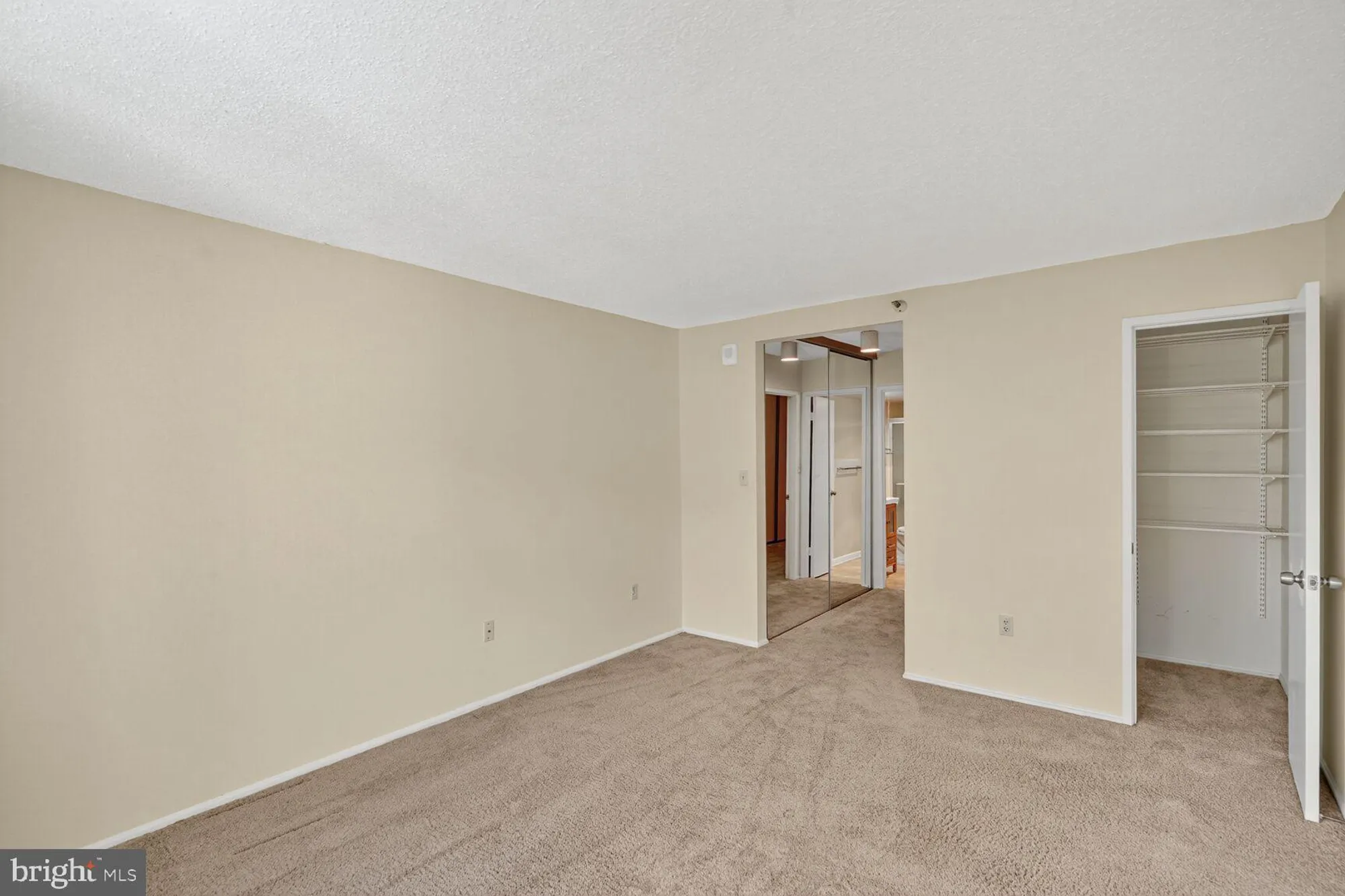 Property Slideshow image 9 of 29 | 15101 interlachen dr 1-123, Silver Spring, MD, 20906