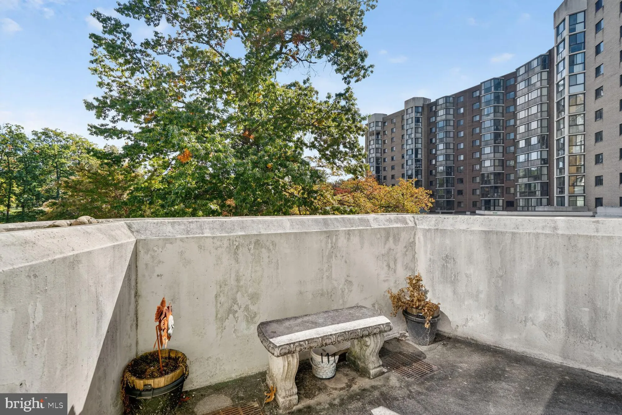 Property Slideshow image 18 of 29 | 15101 interlachen dr 1-123, Silver Spring, MD, 20906