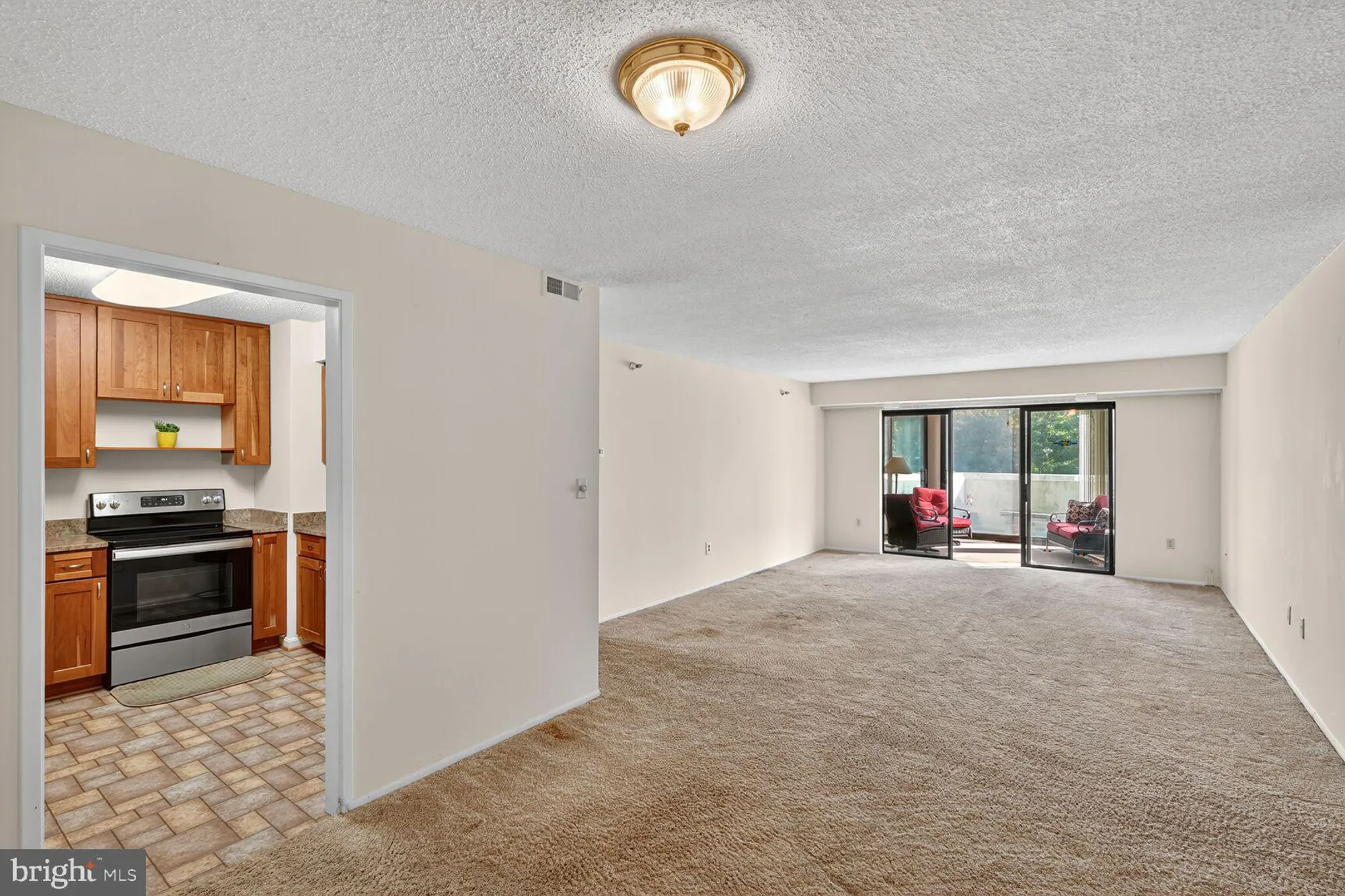 Property Slideshow image 4 of 29 | 15101 interlachen dr 1-123, Silver Spring, MD, 20906