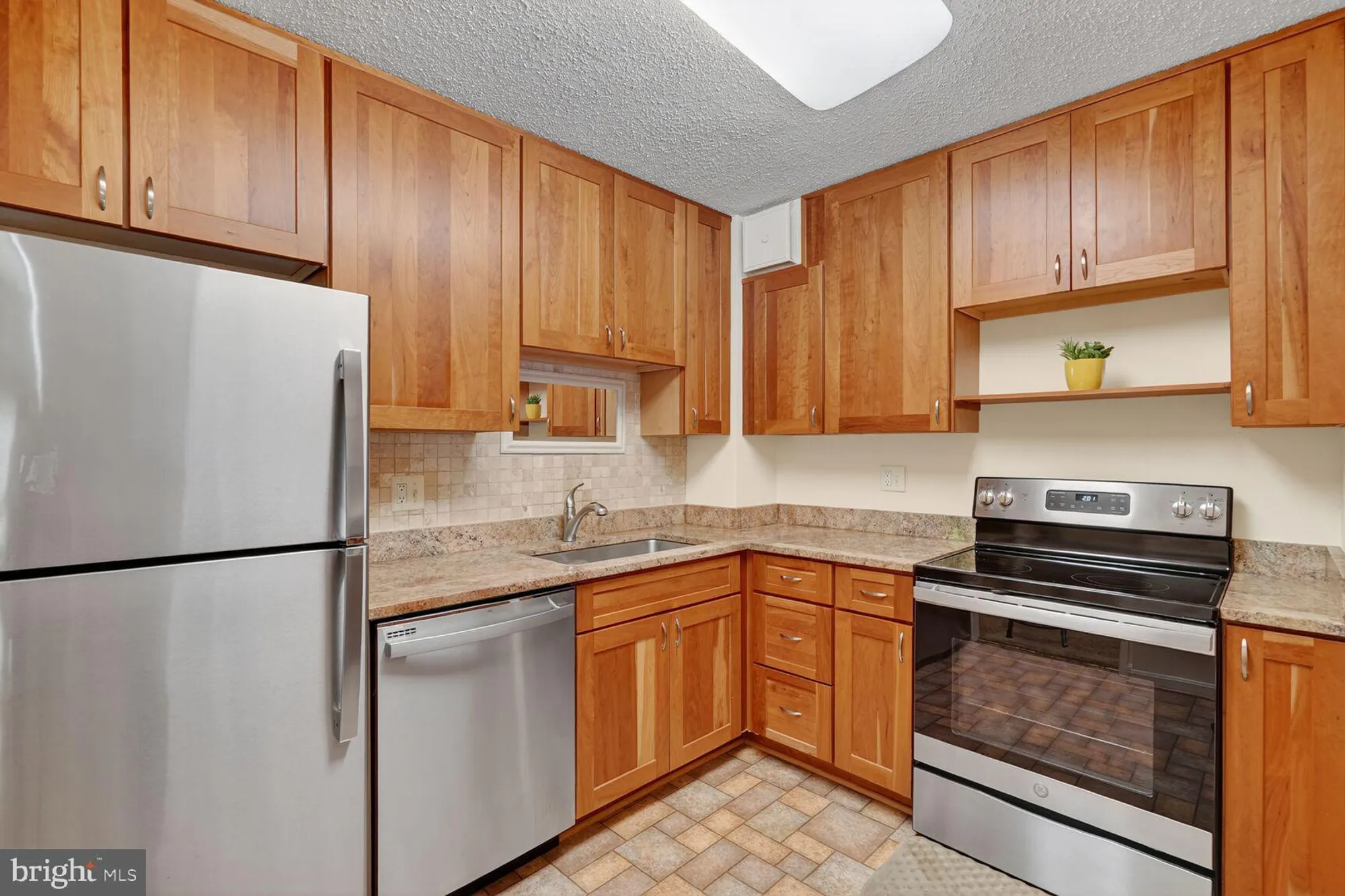 Property Slideshow image 2 of 29 | 15101 interlachen dr 1-123, Silver Spring, MD, 20906