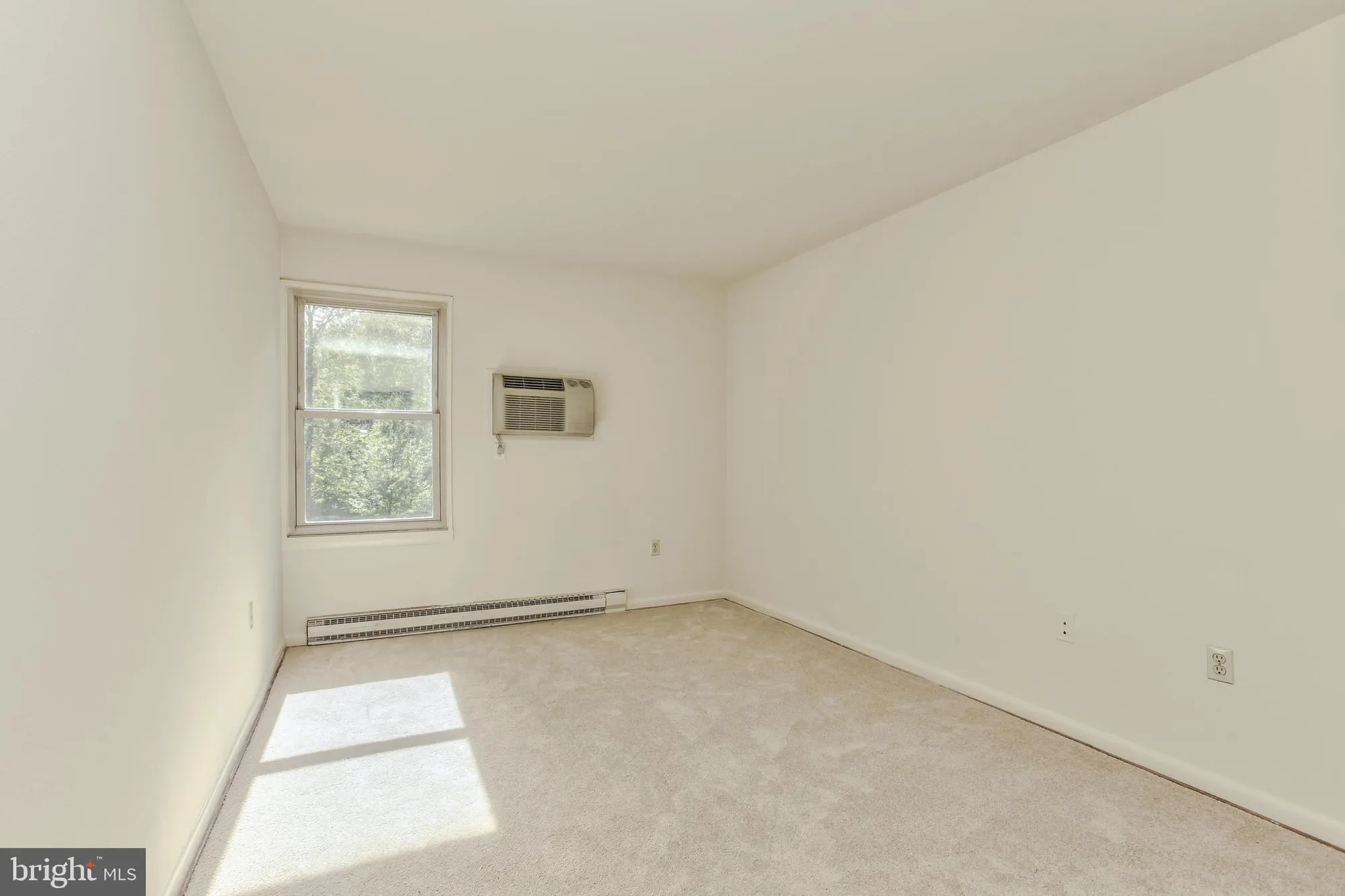 Property Slideshow image 15 of 22 | 3320 chiswick ct 61-2b, Silver Spring, MD, 20906