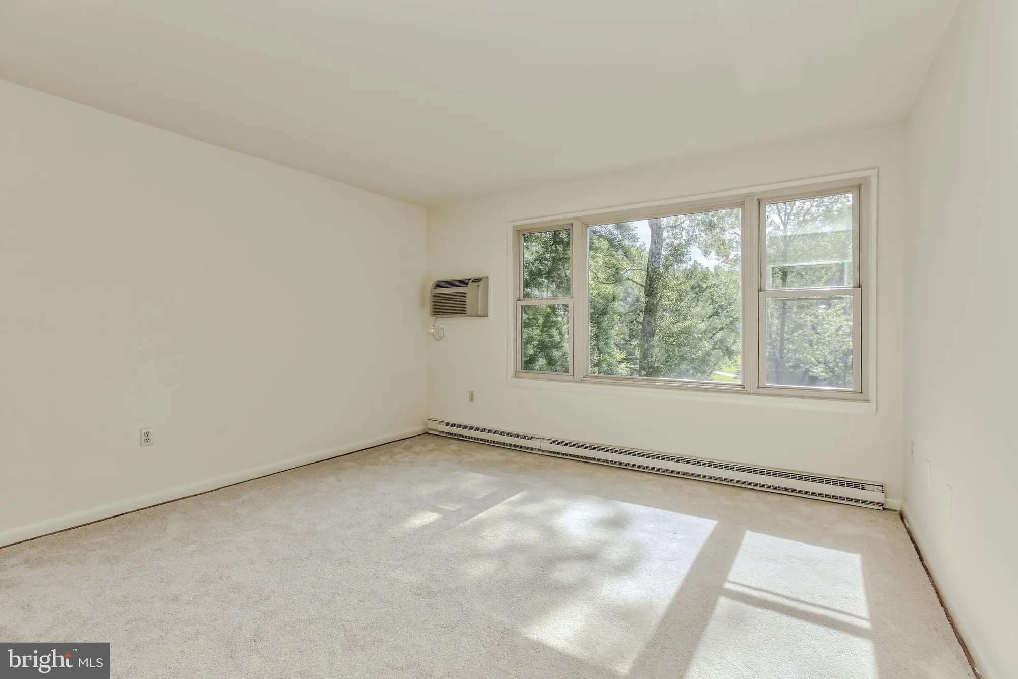 Property Slideshow image 17 of 22 | 3320 chiswick ct 61-2b, Silver Spring, MD, 20906