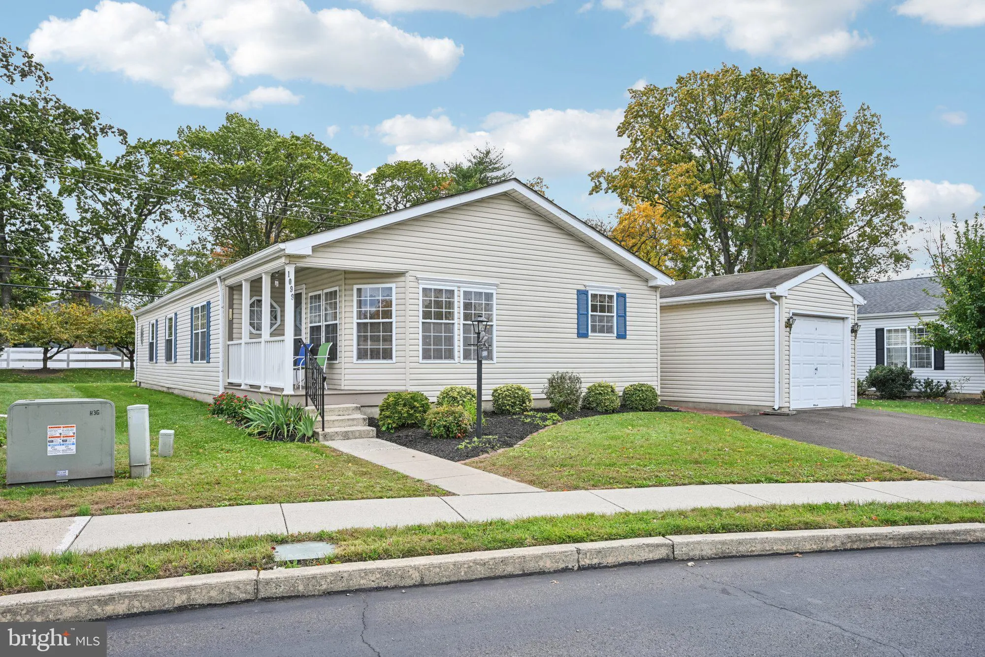 Property Slideshow image 5 of 64 | 1099 jfk dr, North Wales, PA, 19454
