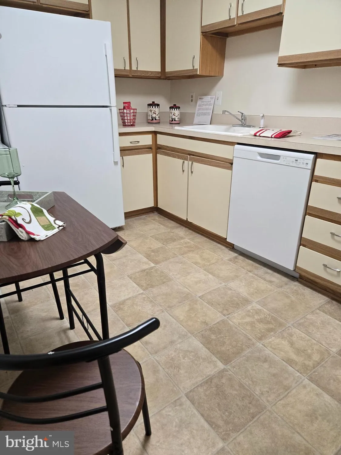 Property Slideshow image 3 of 35 | 15107 interlachen dr 2-321, Silver Spring, MD, 20906