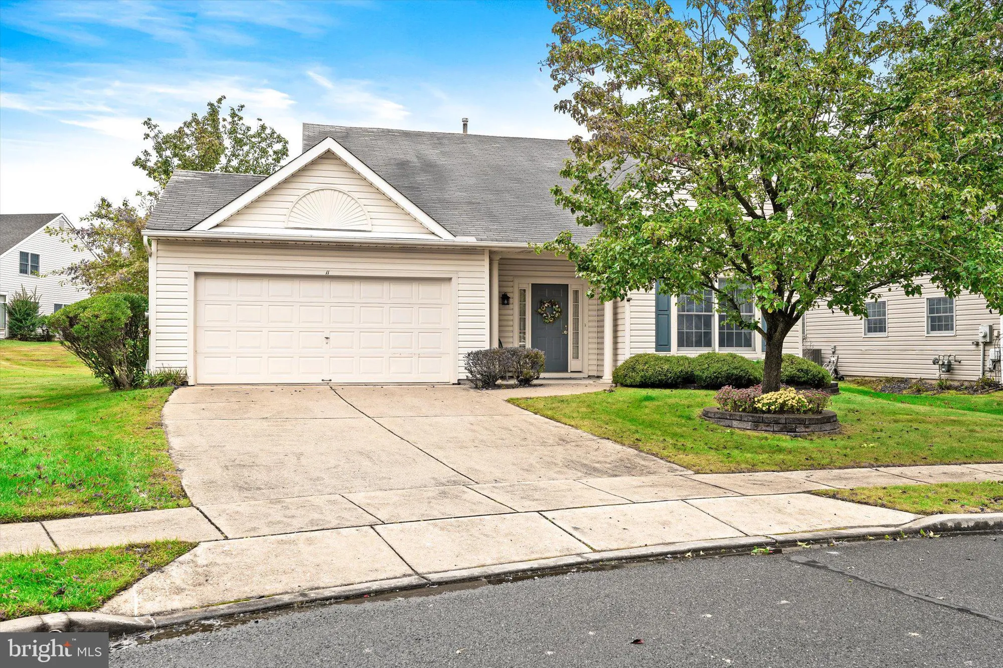 Property Slideshow image 5 of 30 | 11 covered bridge cir, Columbus, NJ, 08022