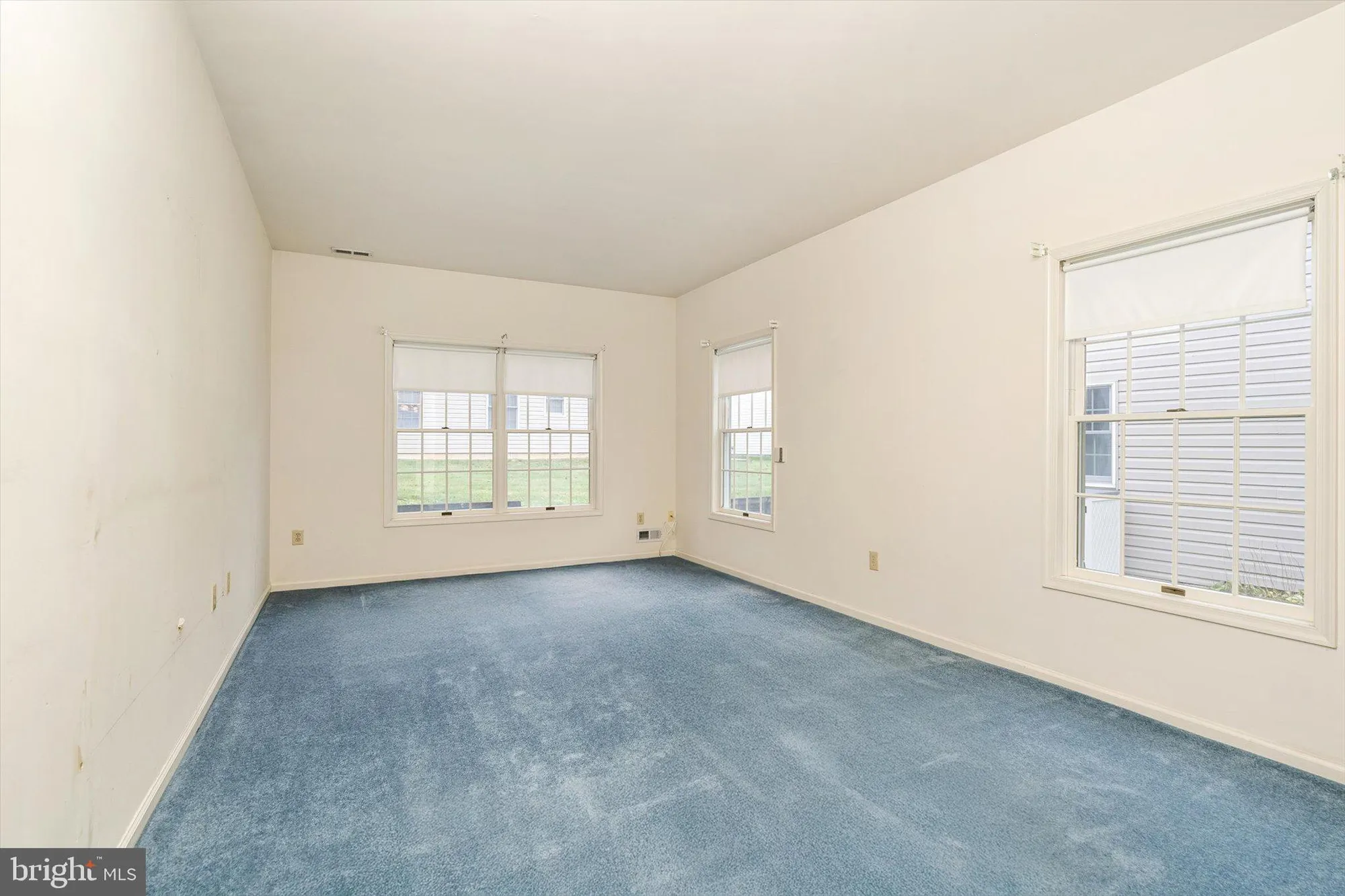 Property Slideshow image 24 of 30 | 11 covered bridge cir, Columbus, NJ, 08022
