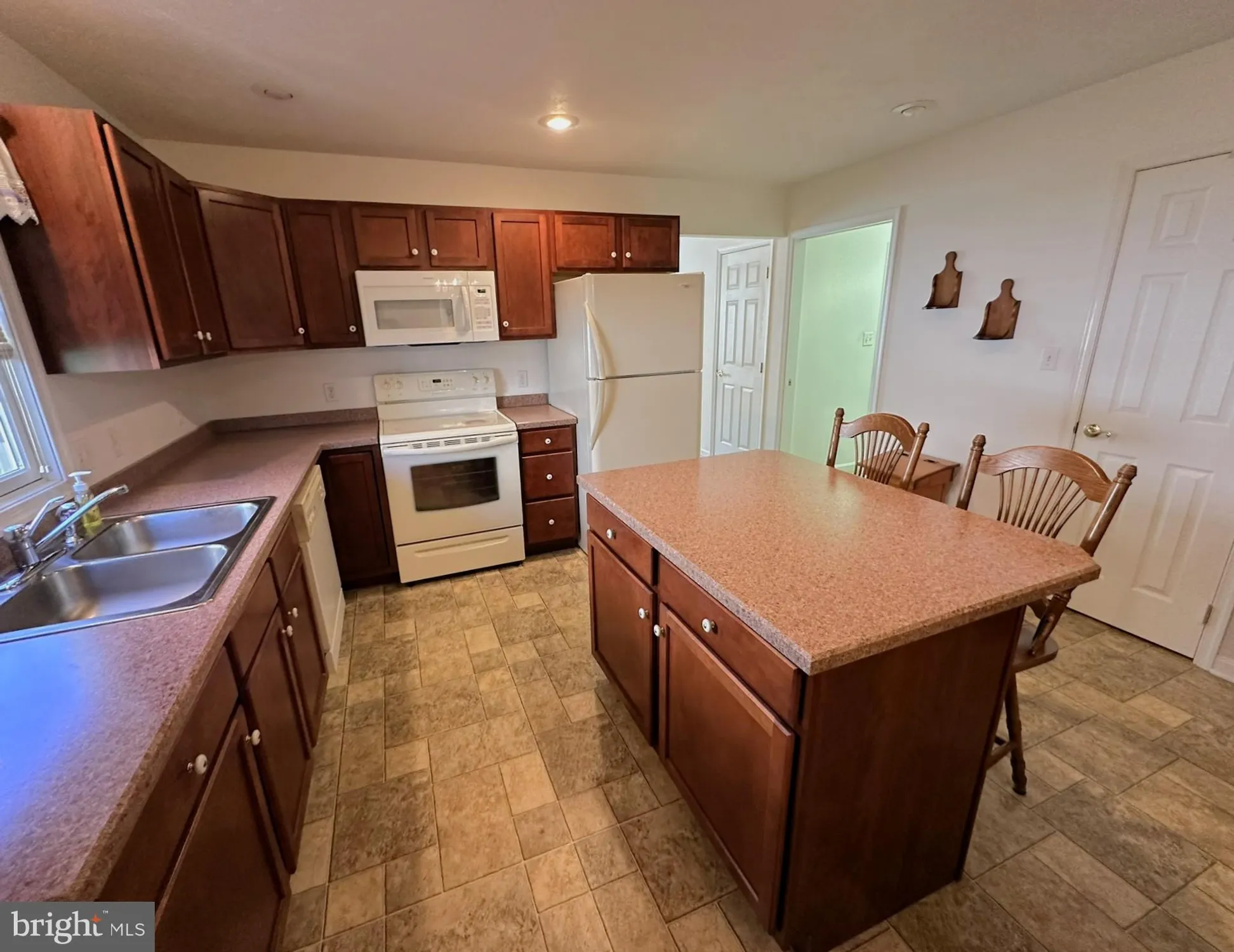 Property Slideshow image 5 of 29 | 525 parkview ln # 113, Hanover, PA, 17331