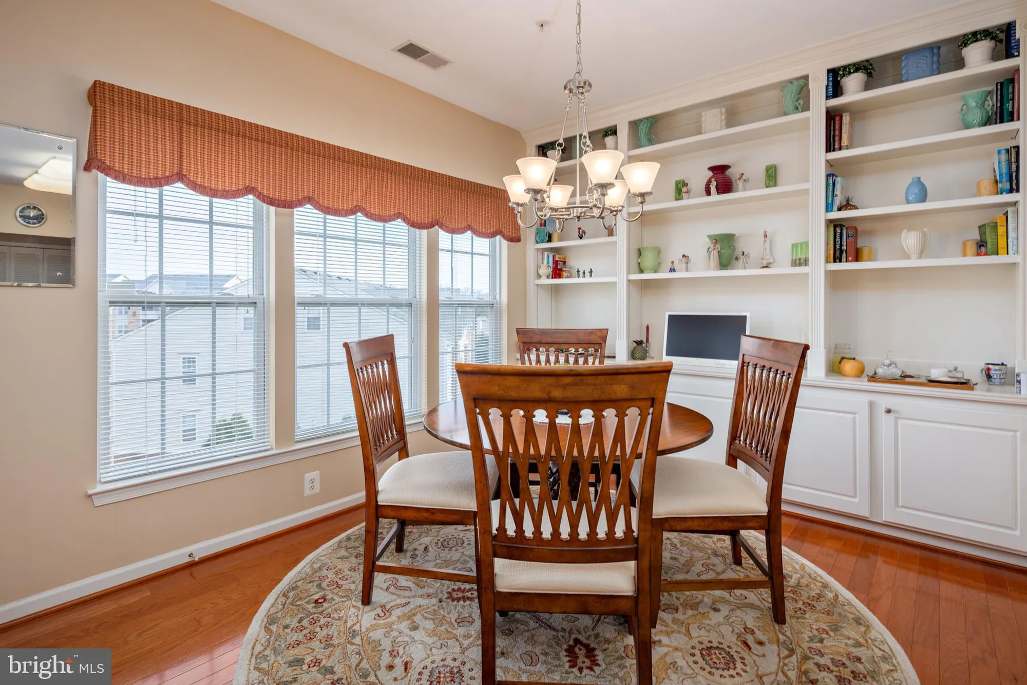 Property Slideshow image 16 of 32 | 8115 yellow pine dr l, Ellicott City, MD, 21043