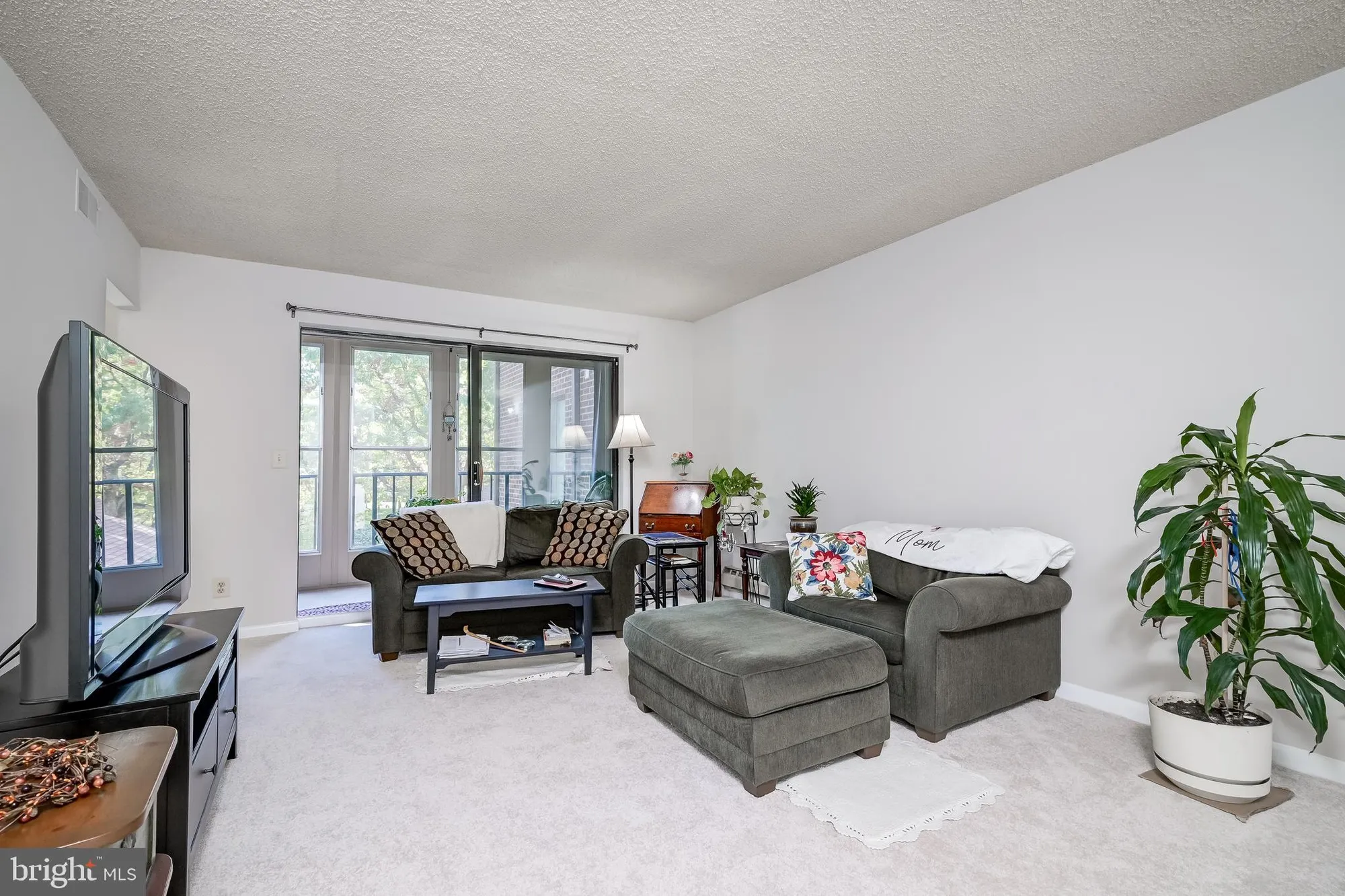 Property Slideshow image 8 of 42 | 15211 elkridge way 94-2f, Silver Spring, MD, 20906