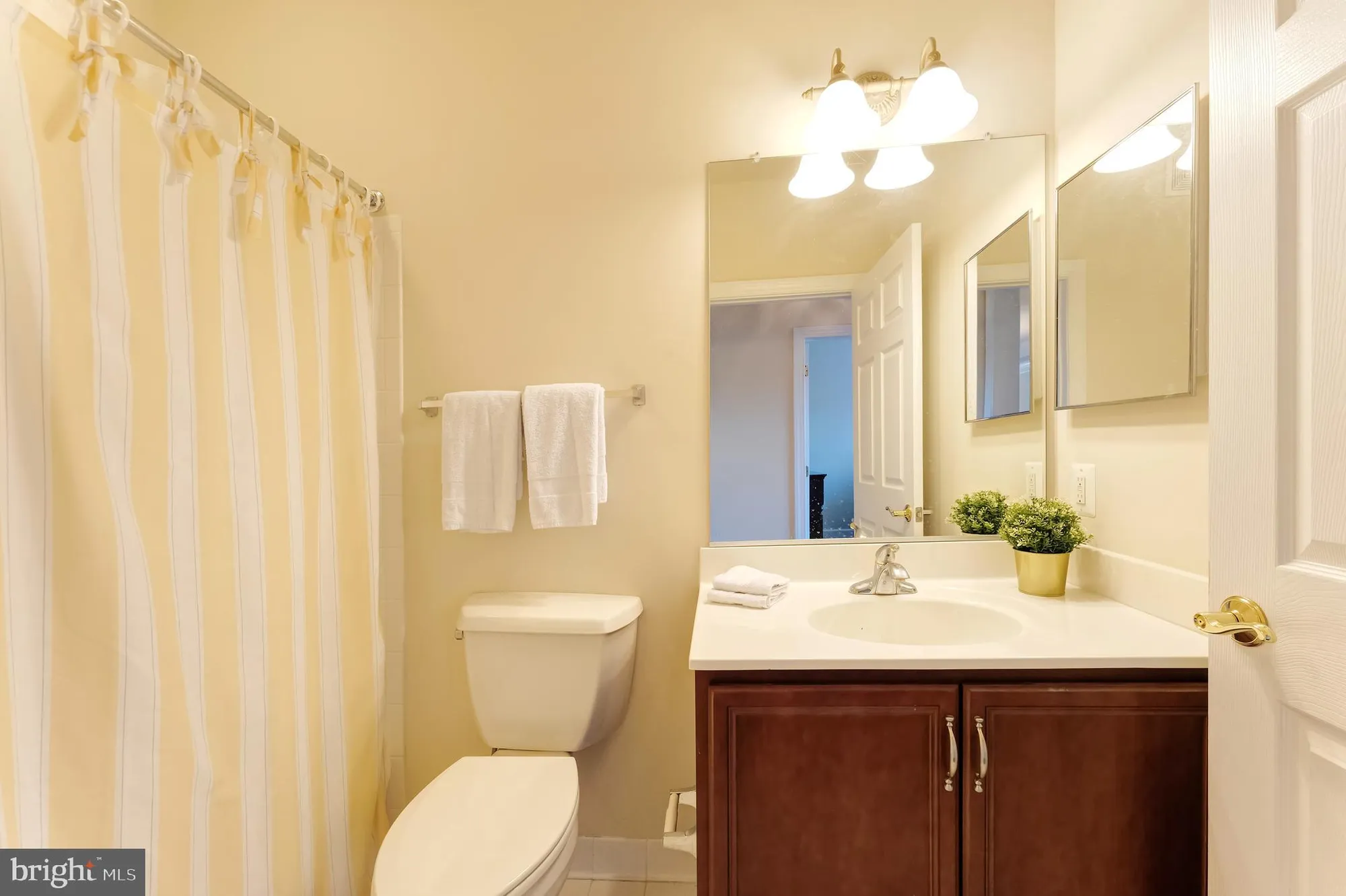Property Slideshow image 23 of 39 | 15251 royal crest dr apt 306, Haymarket, VA, 20169