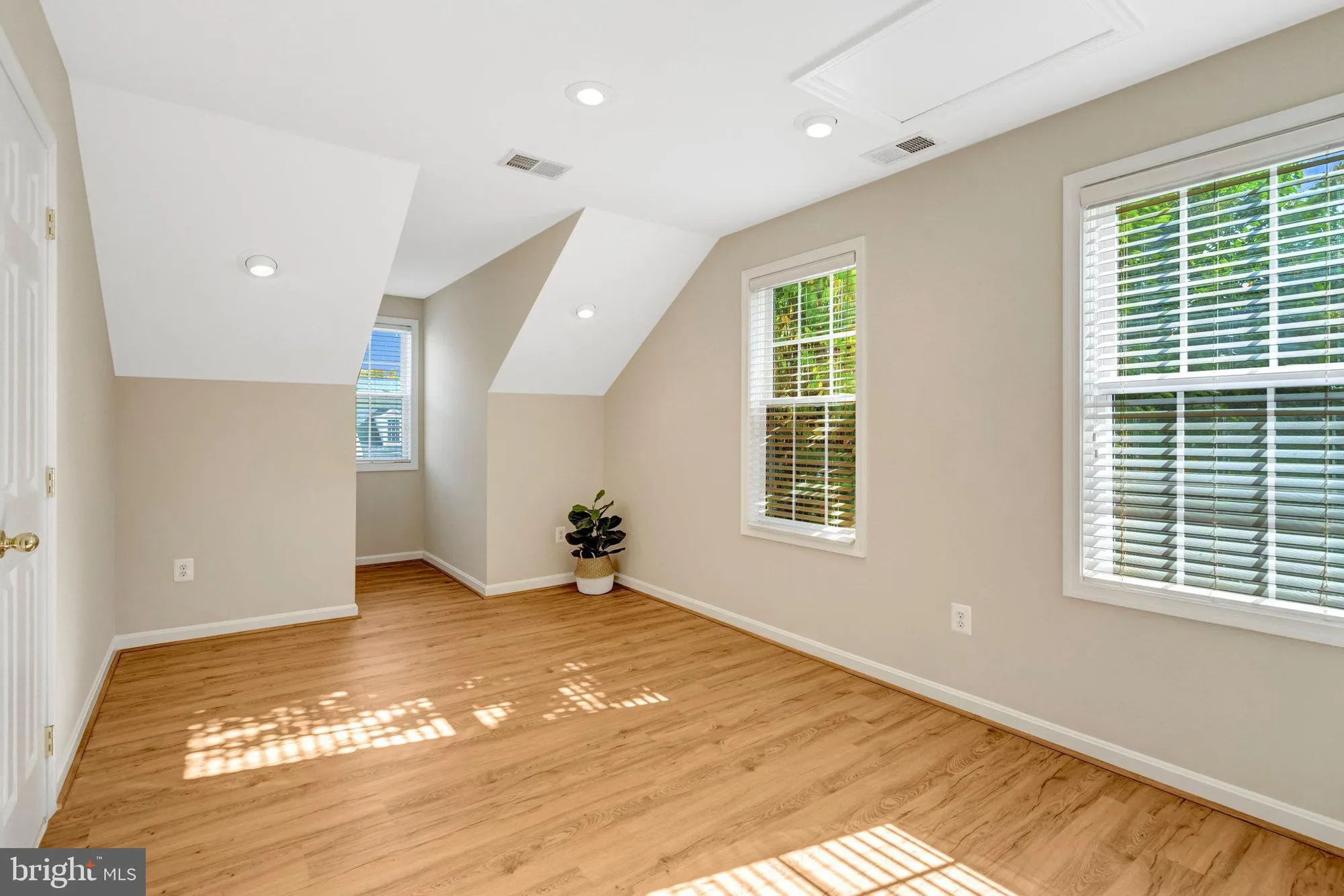 Property Slideshow image 51 of 55 | 6524 box elder loop, Gainesville, VA, 20155